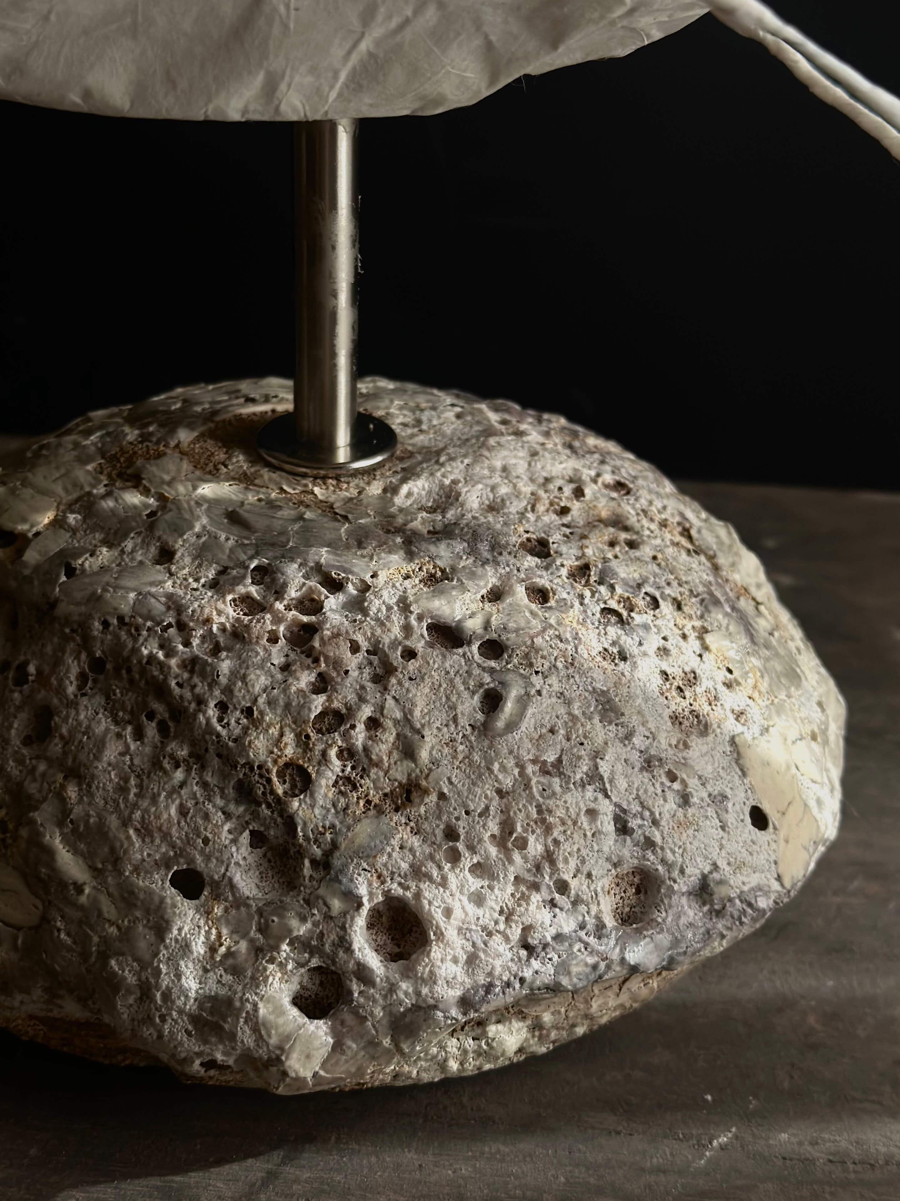 Modern Volcanic-Inspired Ceramic Table Lamp – Unique Earthy Accent Lighting im Angebot 1
