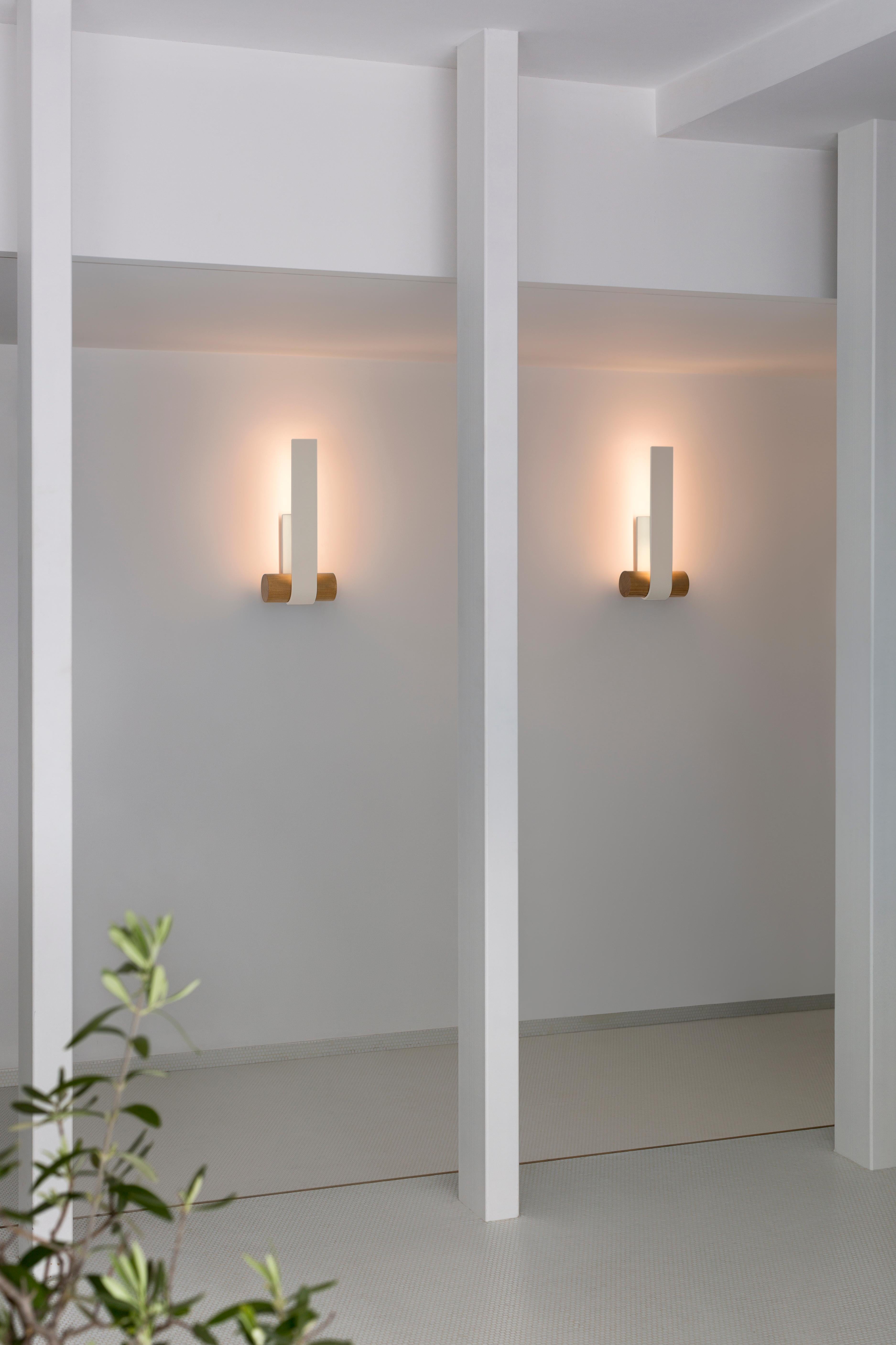 Wall lamp Nastro 563.42 by TOOY
Designer: Studiopepe

Model shown: Beige hardware + Terracotta cylinder
Dimensions: H. 51 x W. 22 x D. 11.6 cm
Source light: 1 x LED 220/240V Compliant with US electric system

LED 17W 2700K

The Nastro wall lamps