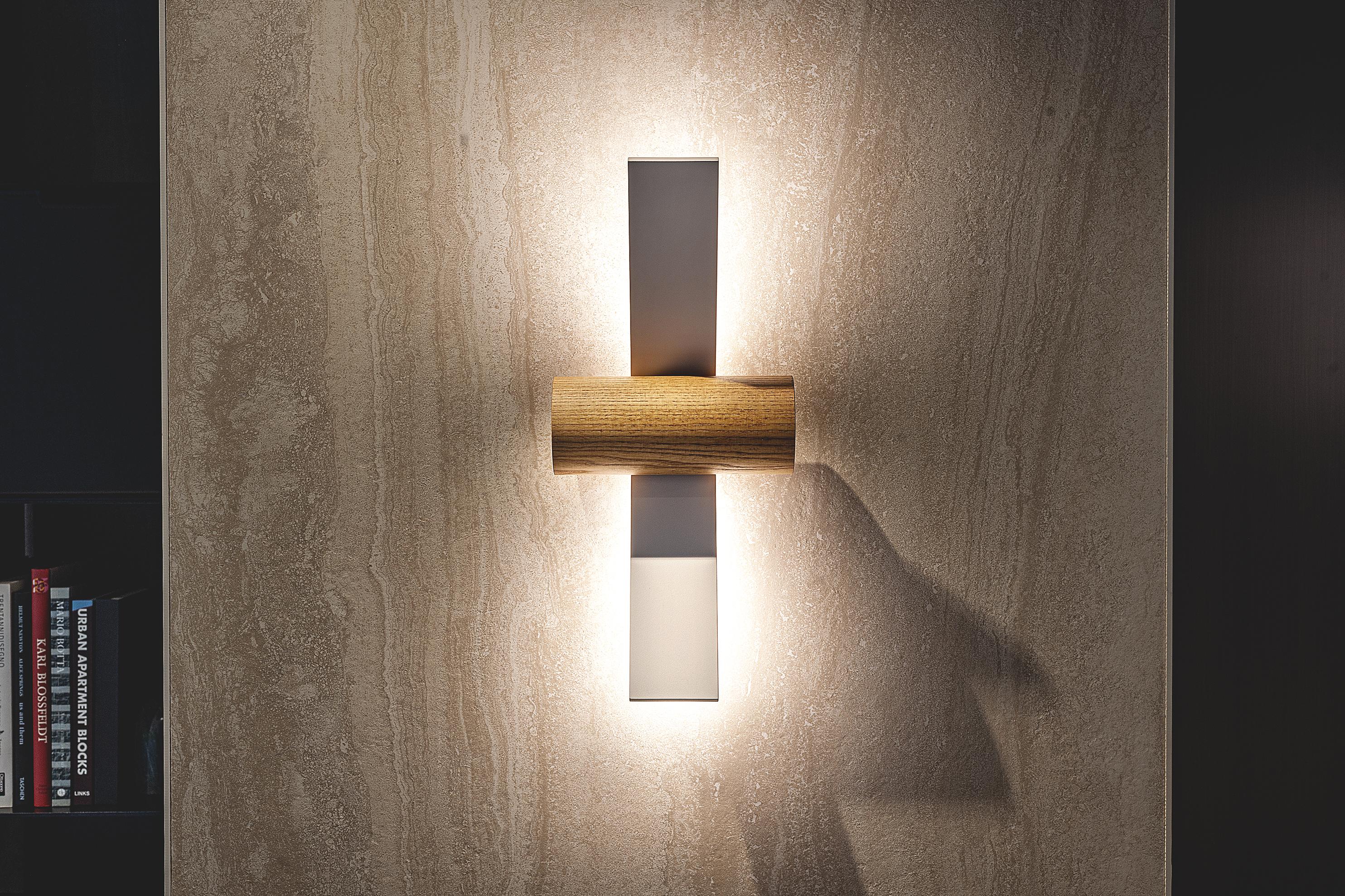 Wall Lamp Nastro 563.43 by TOOY
Designer: Studiopepe

Model shown: Beige hardware + Terracotta cylinder
Dimensions: H. 50 x W. 22 x D. 15 cm
Source light: 1 x LED 220/240V Compliant with US electric system

LED 17W 2700K

The Nastro wall lamps sees