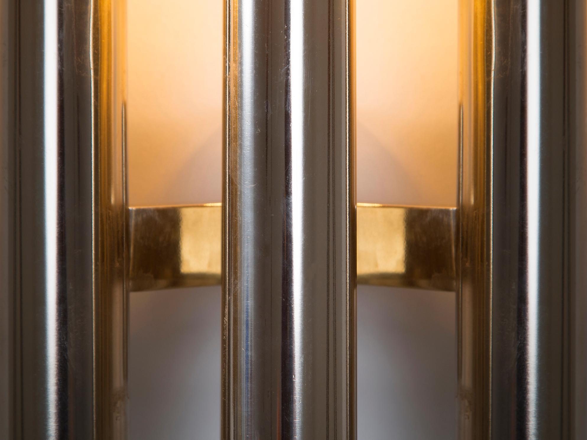 Moderne Wandleuchte mit Röhren aus Chrom (Moderne der Mitte des Jahrhunderts) im Angebot