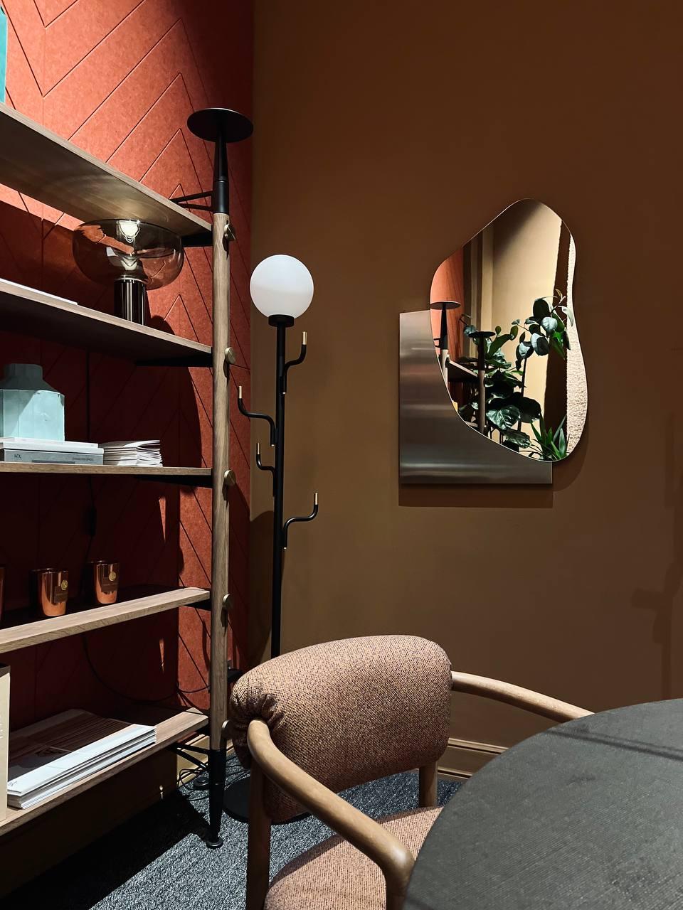 Espejo de pared moderno Lake 1 en chapa de madera de Ettore Sottsass ALPI by Noom Siglo XXI y contemporáneo en venta