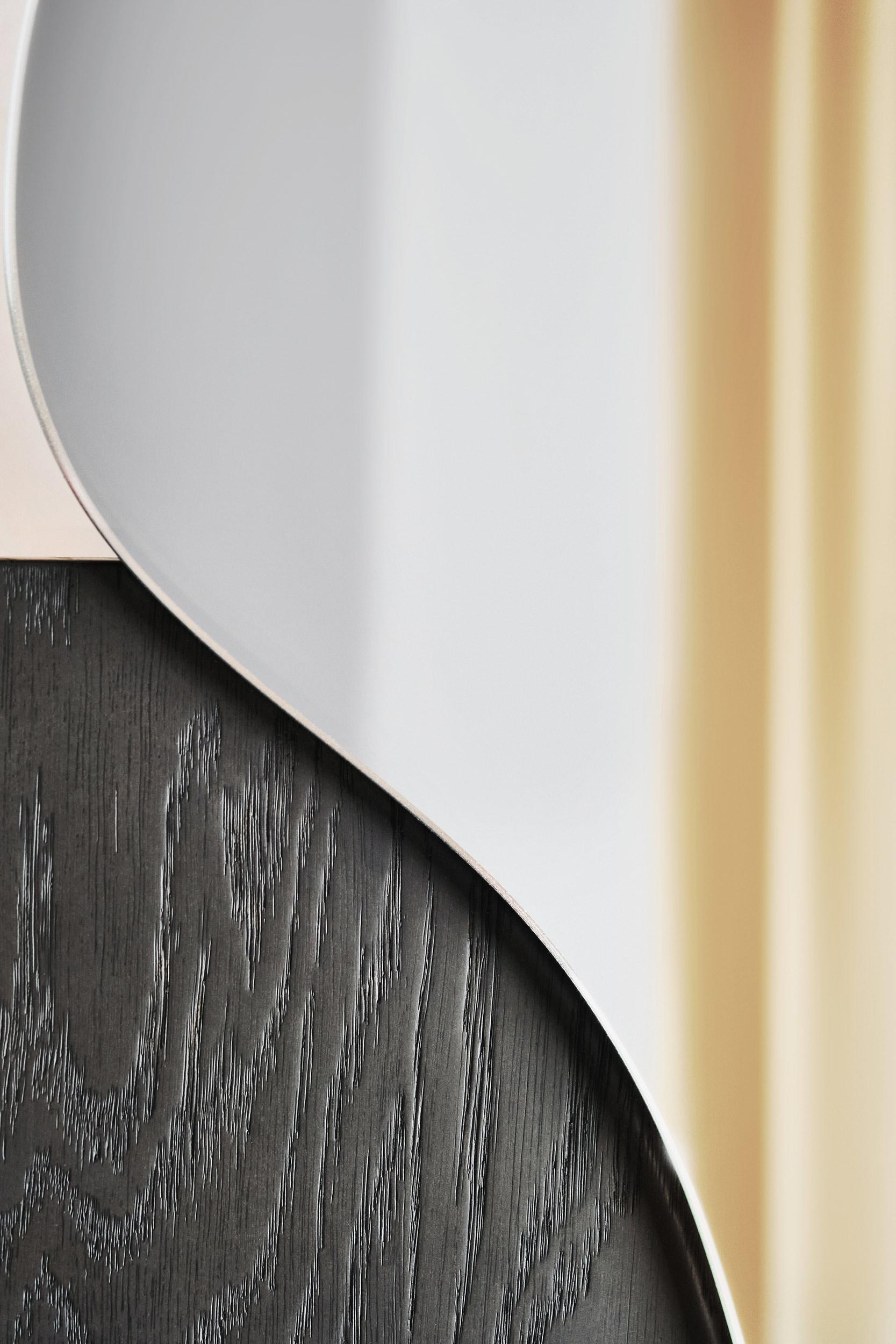 Specchio da parete moderno Lake 4 di Noom con base in onice in vendita 3