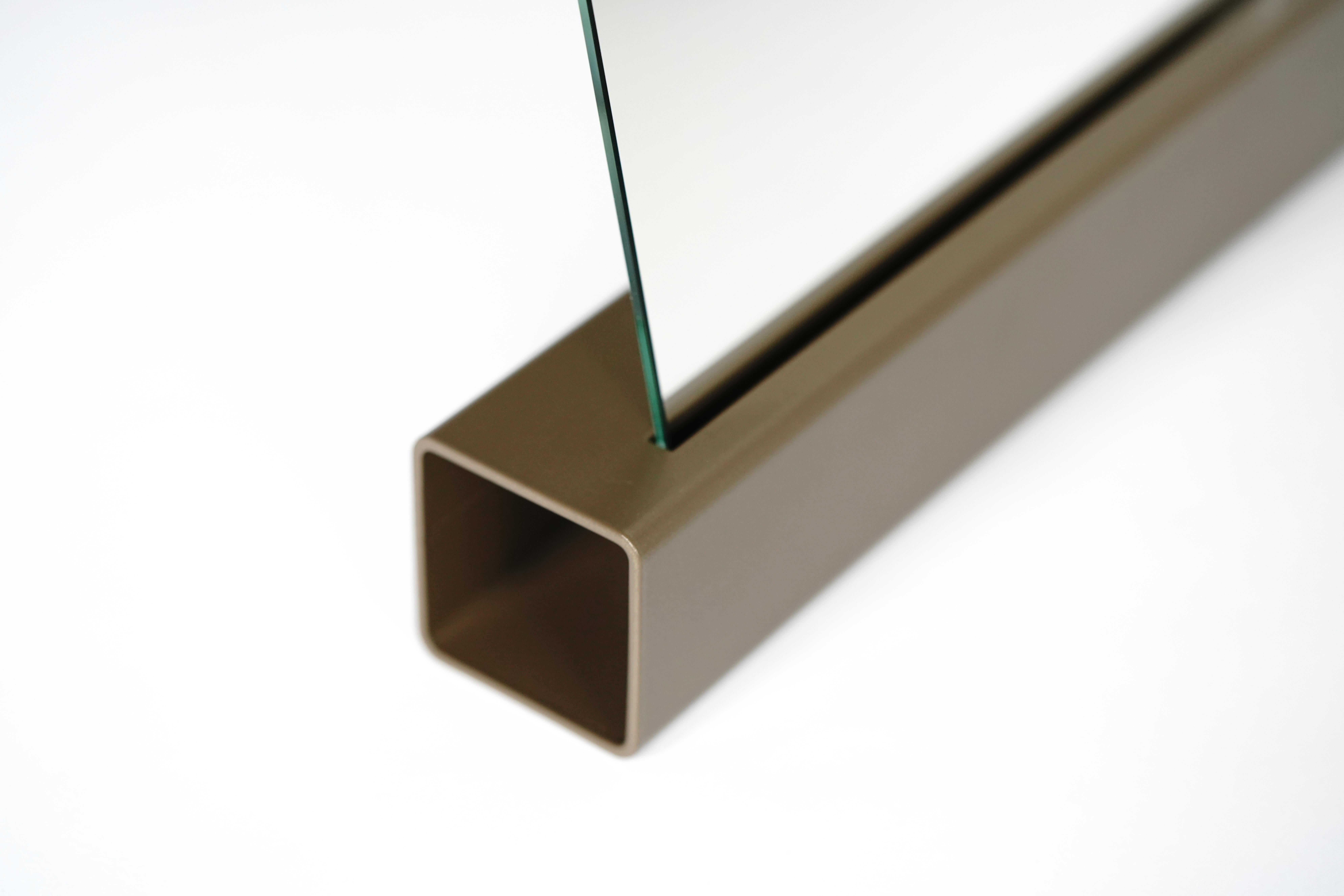 Moderno Specchio da parete Modern Mirror One Large Basic 'Without Plateau' / Color bronzo in vendita