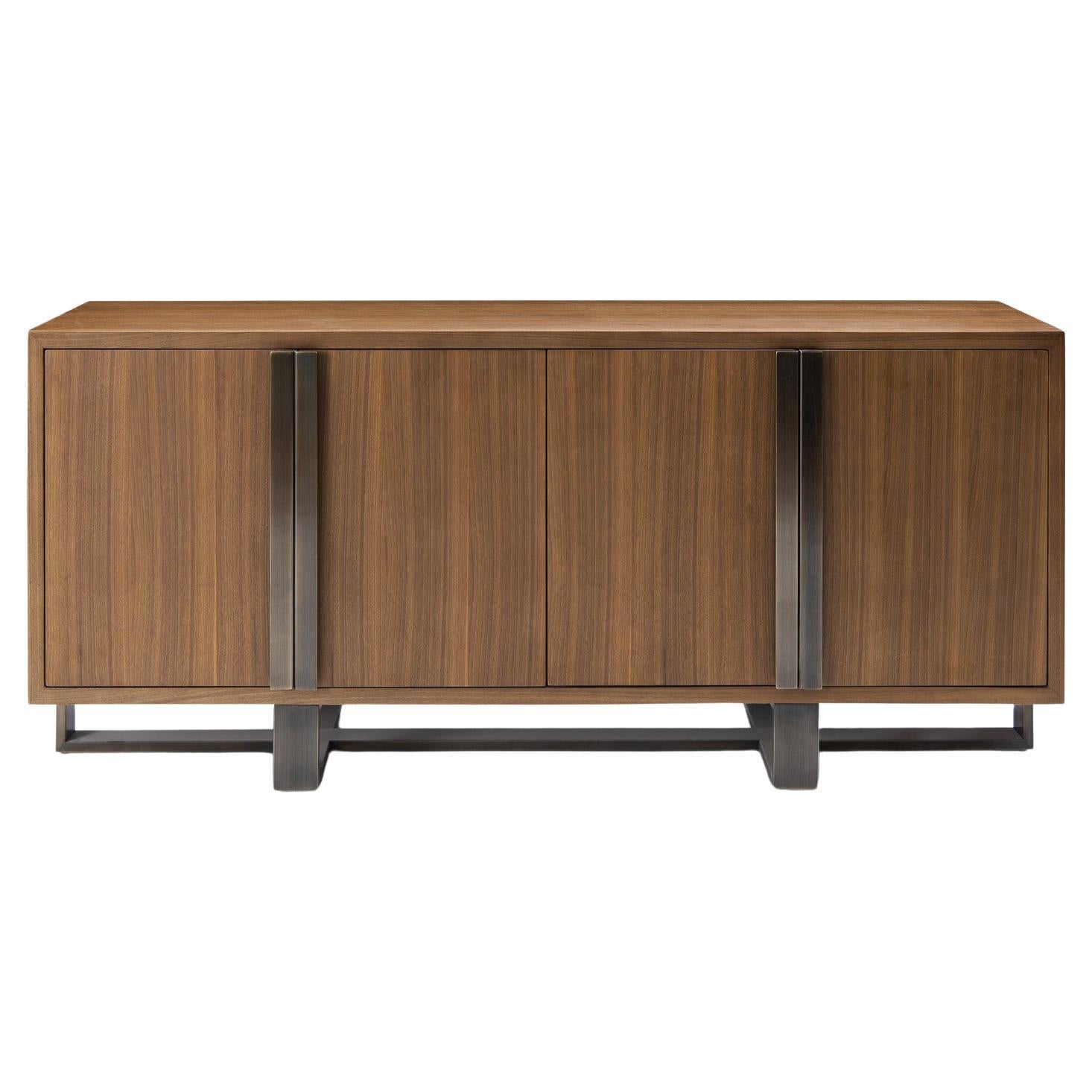 Buffet moderno de nogal y bronce diseñado por Greg Sheres; "Valencia".  En stock