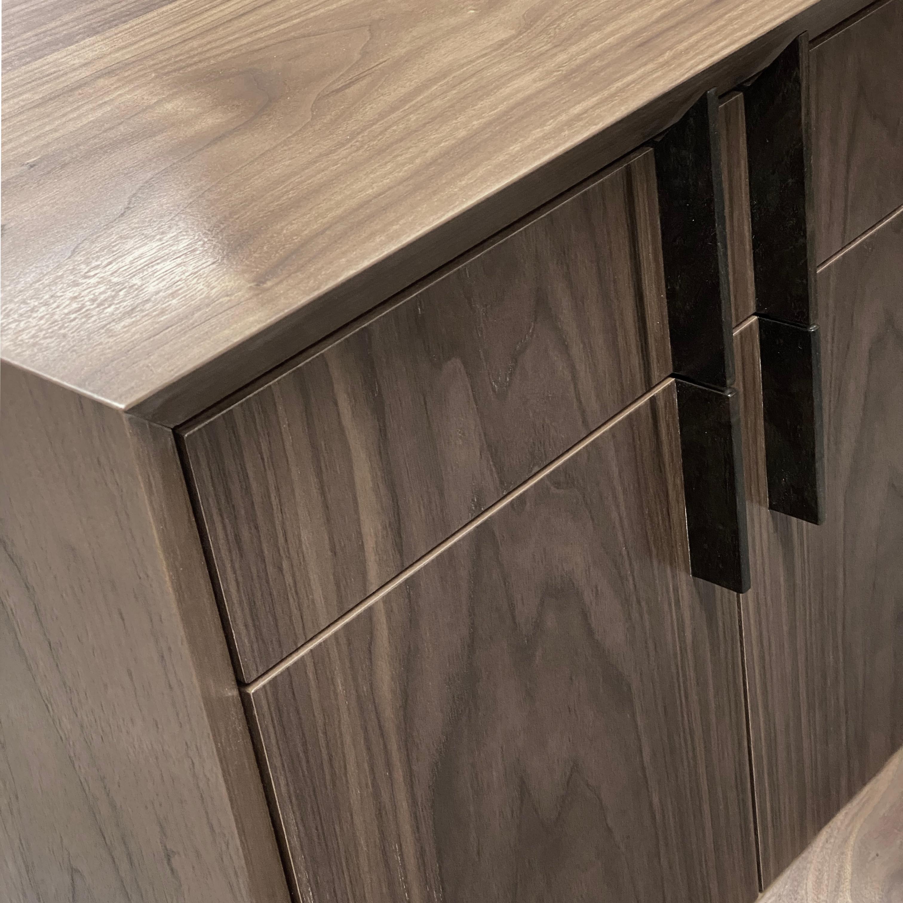 This exquisite Andrew nightstand/end table features an elegant silhouette with ample storage space that make it a beautiful addition to any modern or Classic decor. Either as a nightstand or next to a comfy lounge chair, this piece will add
