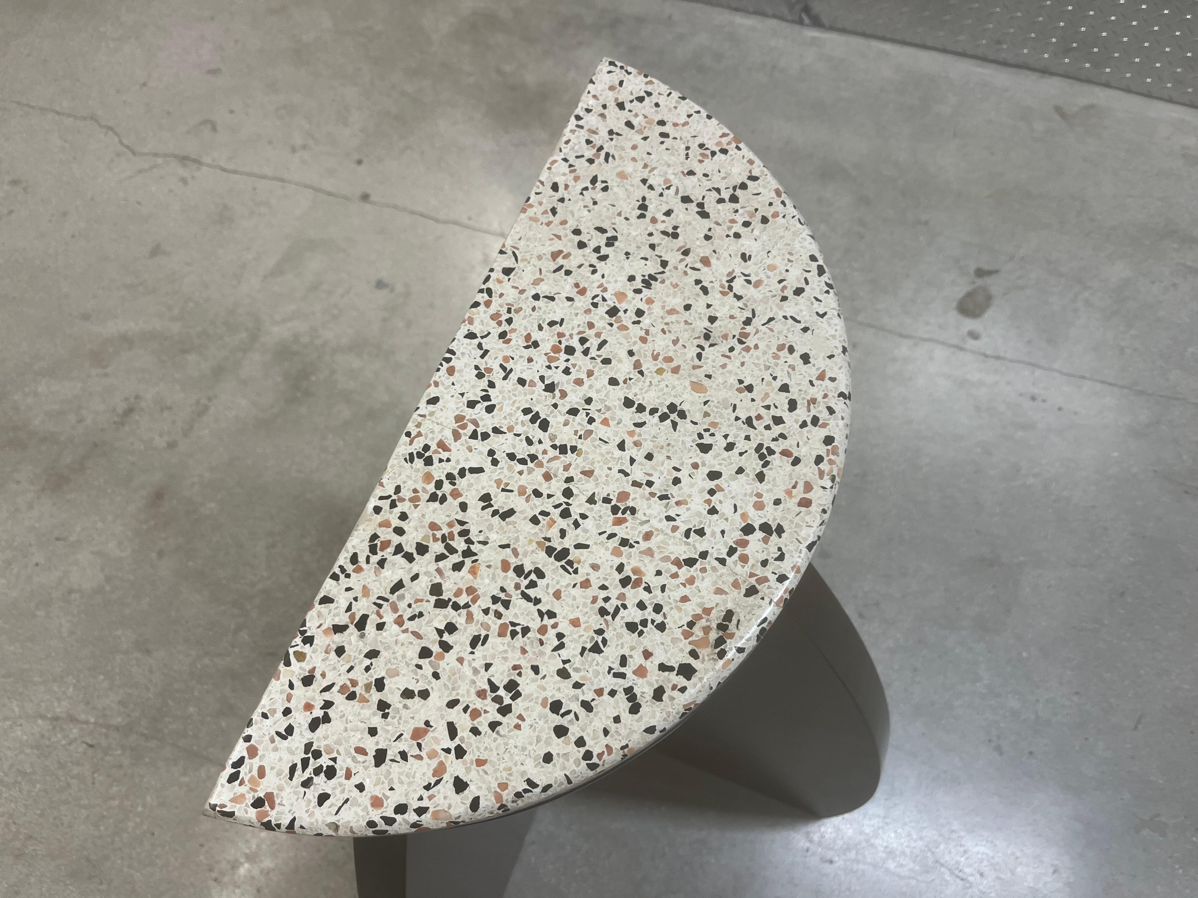 Pedestal moderno de nogal y terrazo en venta 3