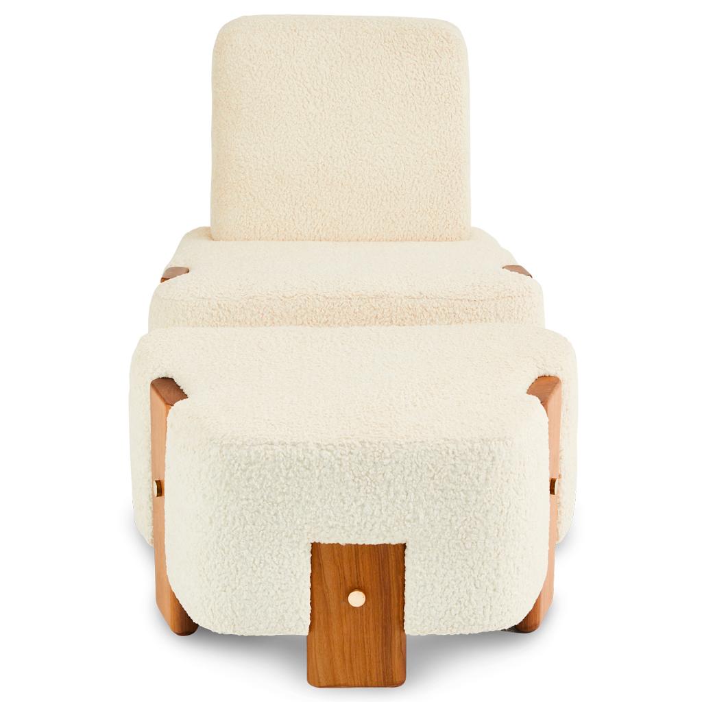Silla Lounge Slipper 'Moderna, Nogal, Latón y Boucle' Malta con Reposapiés en Nuevo estado para la venta en Bothas Hill, KZN