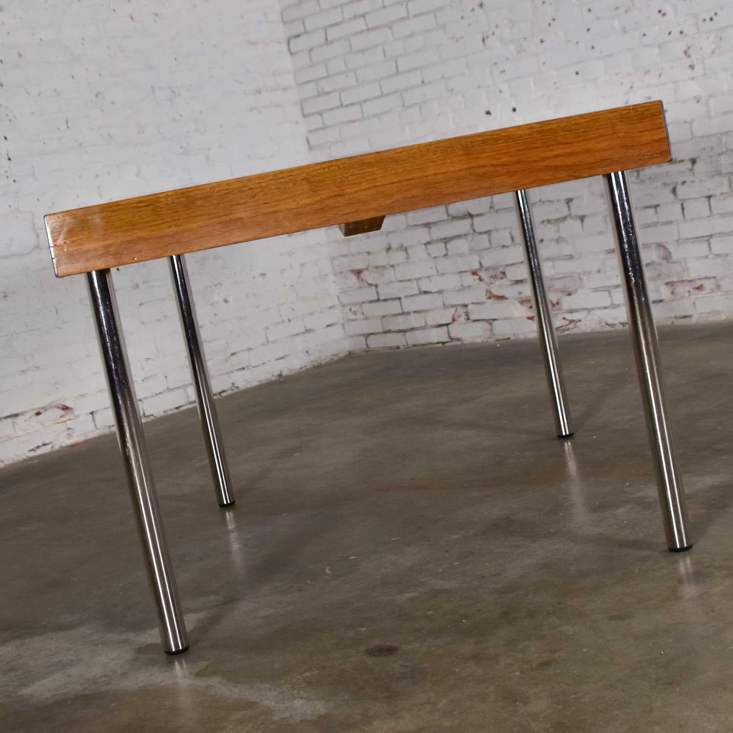 Modern Walnut & Chrome Boat Shape Dining Conference Table by Jens Risom for Howe In Good Condition For Sale In Topeka, KS