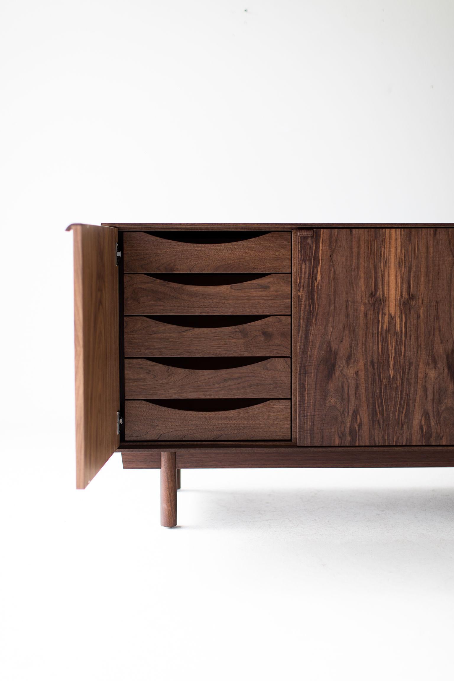Credenza moderna in noce della collezione Peabody in vendita 3