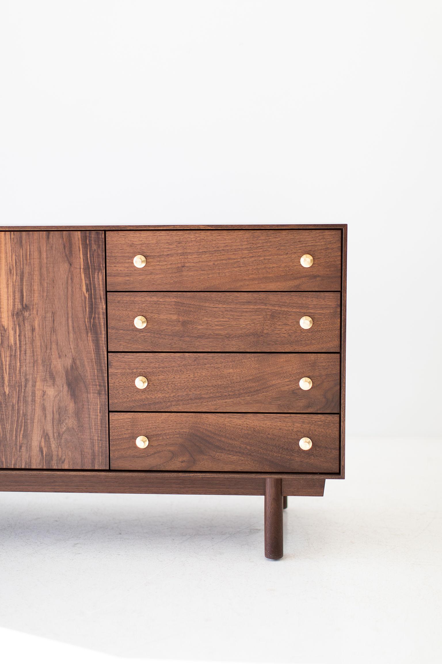 Credenza moderna in noce della collezione Peabody in vendita 2