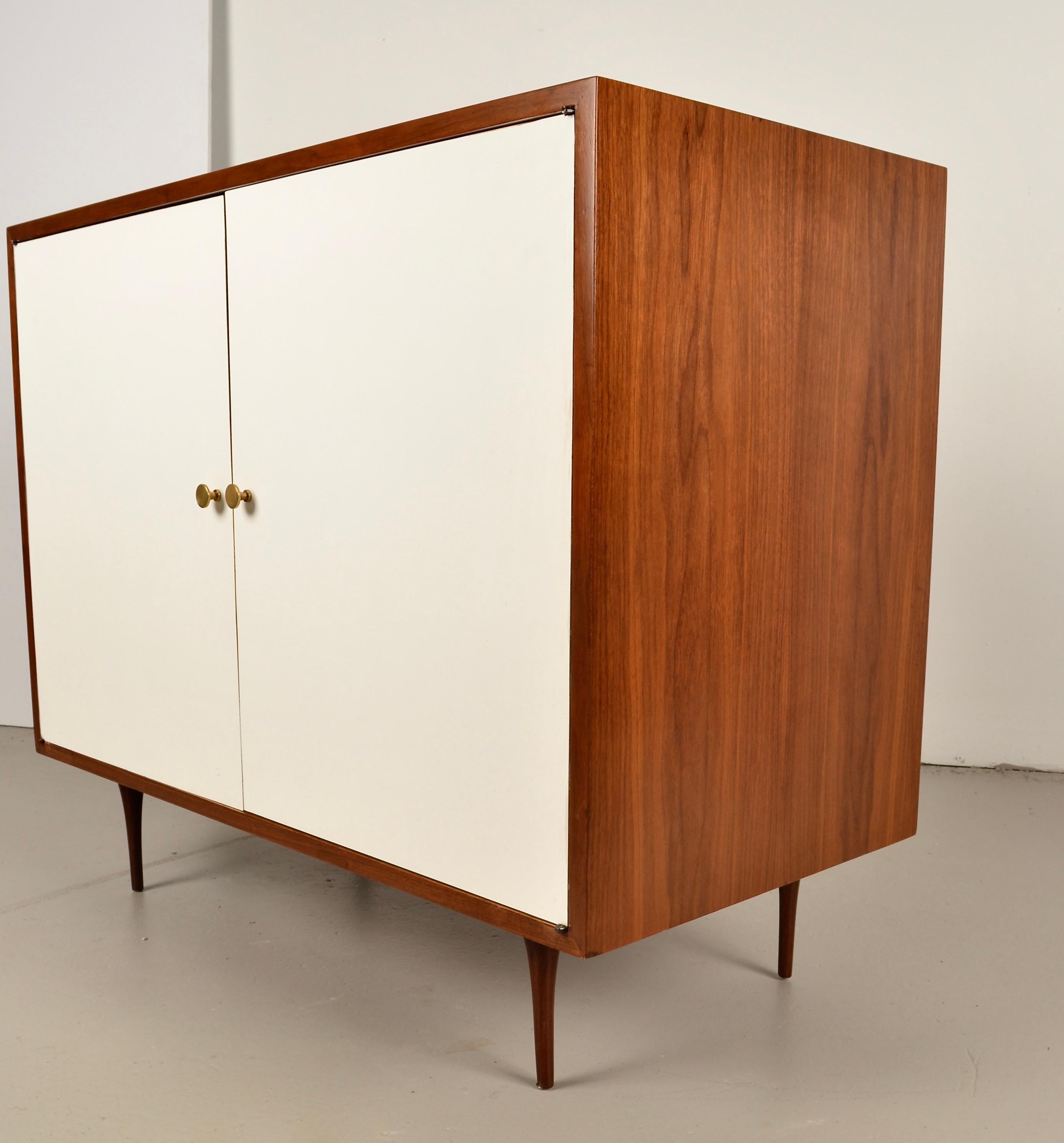 Mid-Century Modern Modern Walnut Credenza with Laminate Doors, USA, 1960s For Sale