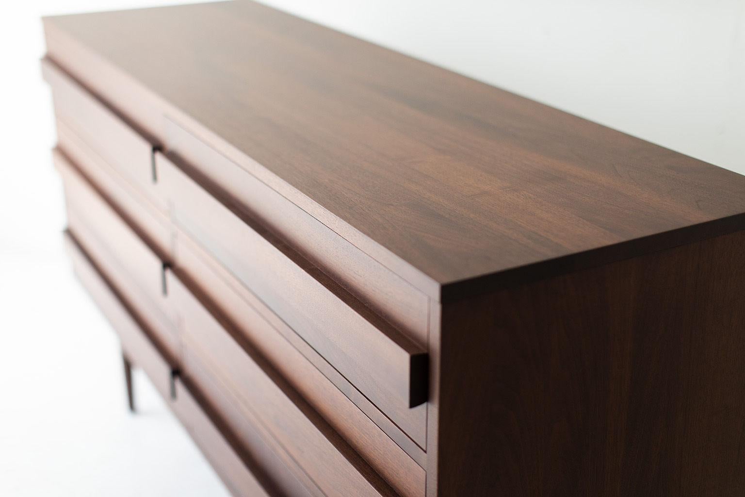 Modern Walnut Dresser In New Condition For Sale In Oak Harbor, OH