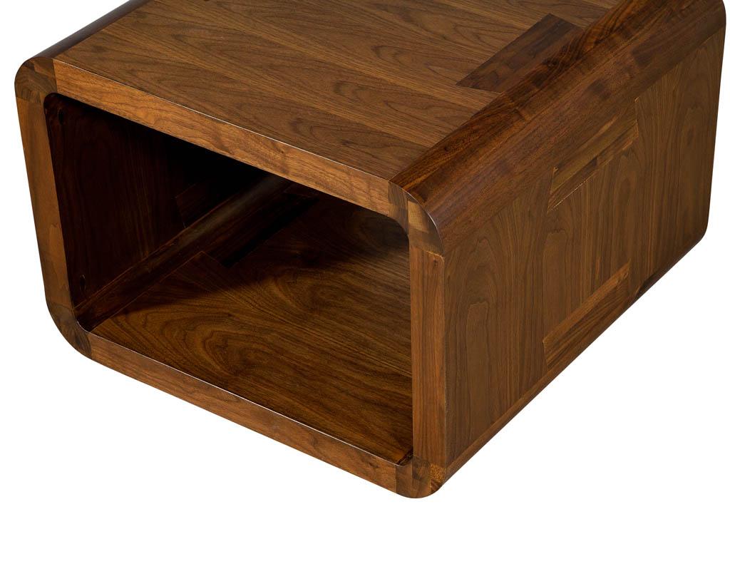 Modern Walnut End Table with Curved Design In Excellent Condition For Sale In North York, ON