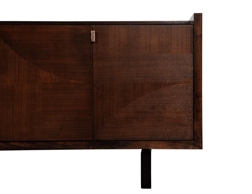 Modernes Sideboard aus Nussbaumholz mit Intarsienarbeit im Angebot 6