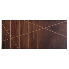 Tagliere di salumi moderno "Walnut Slash Inlay Charcuterie Board" di Alex DREW & NO ONE, 2024