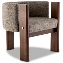 Chaise de salle à manger et de salon « Vutomi » : style moderne, en noyer, laiton massif et bouclé gris