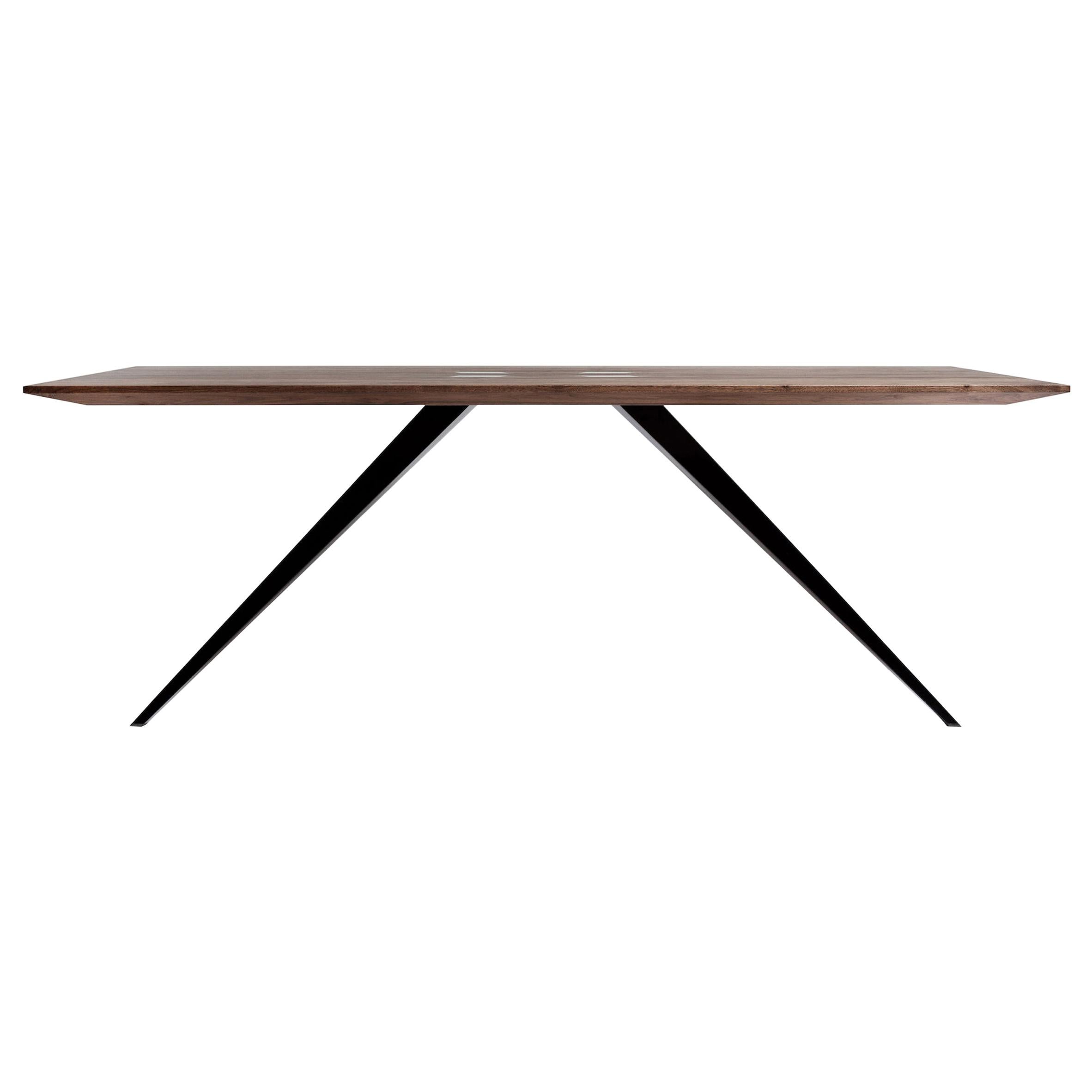 Table moderne à pieds en acier noir avec plateau en noyer en vente
