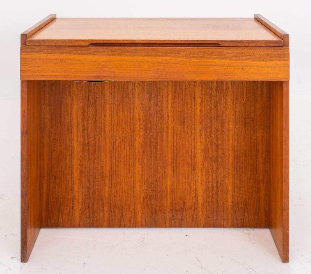 Modern Walnut Vanity Table, 1970's In Good Condition In New York, NY