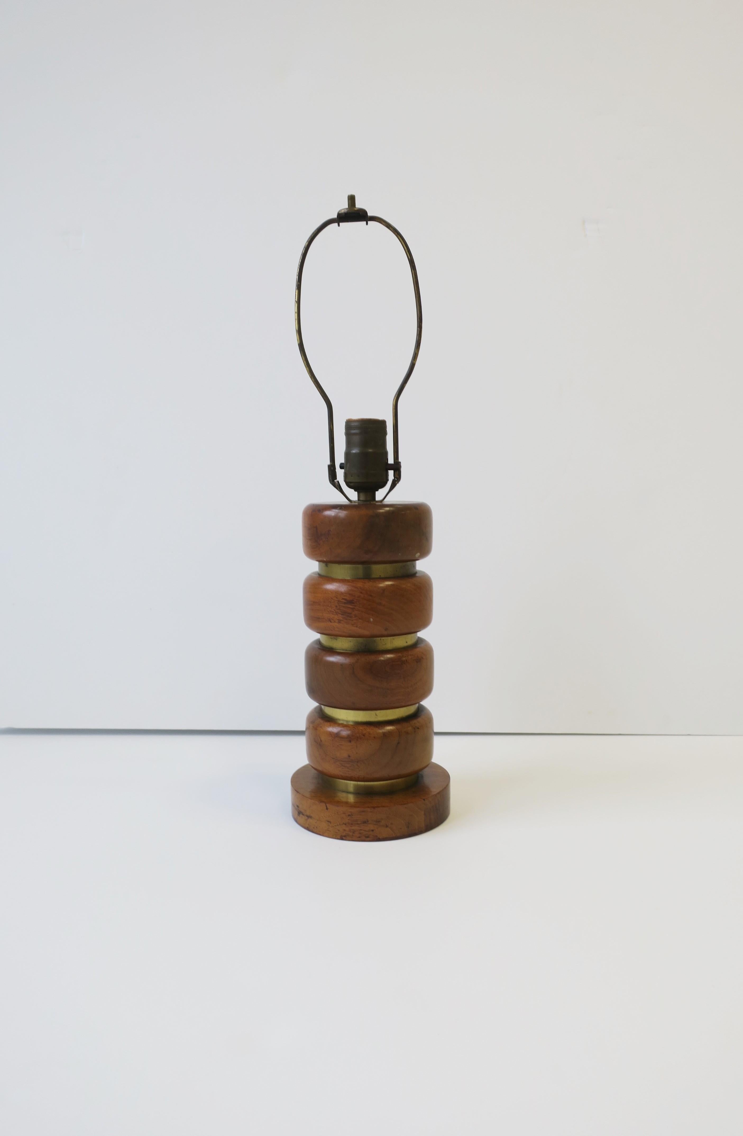 Mid-Century Modern Midcentury Modern Walnut Wood and Brass Desk or Table Lamp For Sale