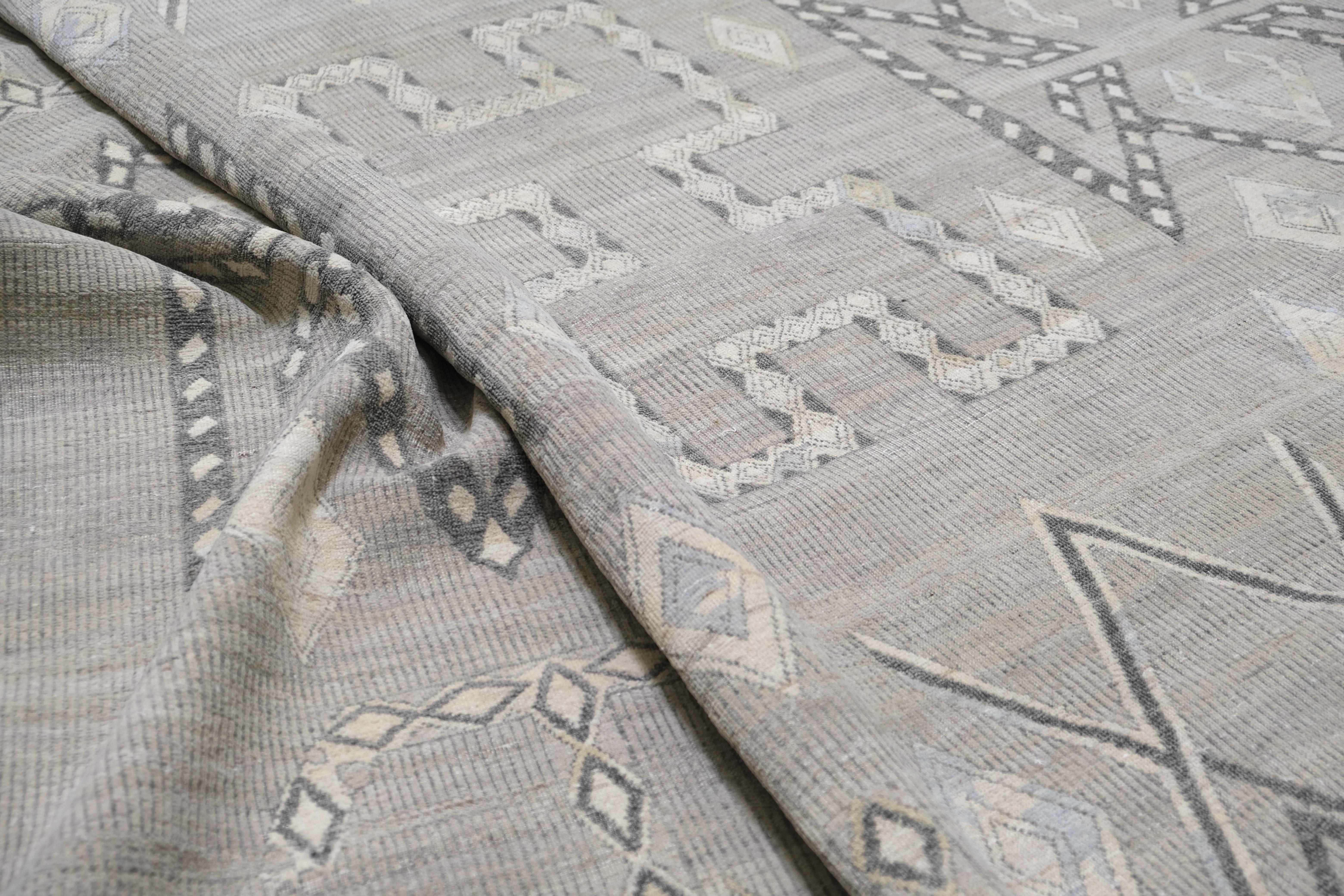 Modern Warm Neutral und Elfenbein Tribal Medaillon Wolle Teppich 8'8''x12' im Angebot 2