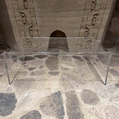 Tavolino moderno a cascata in lucite