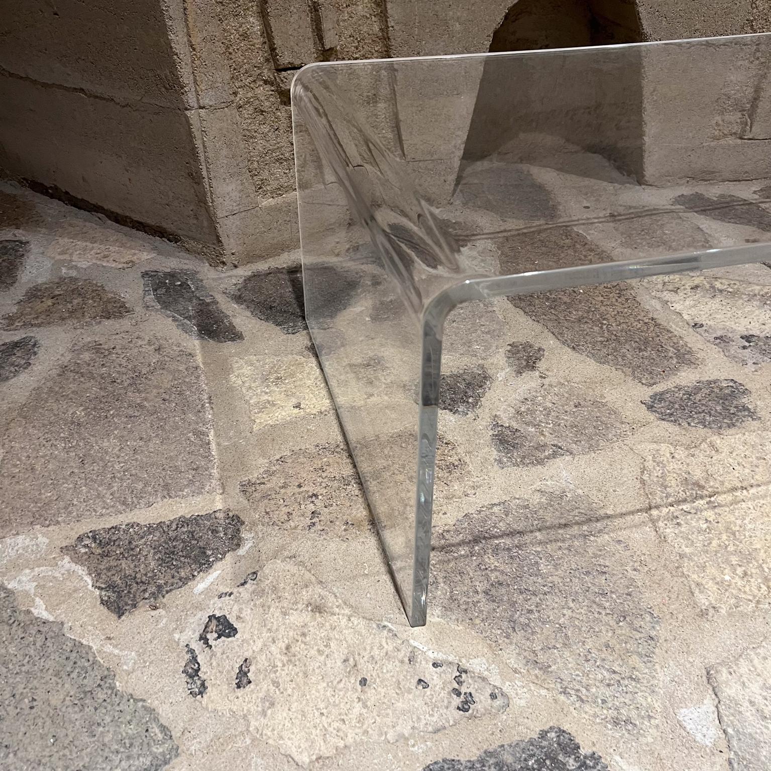 Modern Lucite Waterfall Coffee Table In Good Condition For Sale In Chula Vista, CA