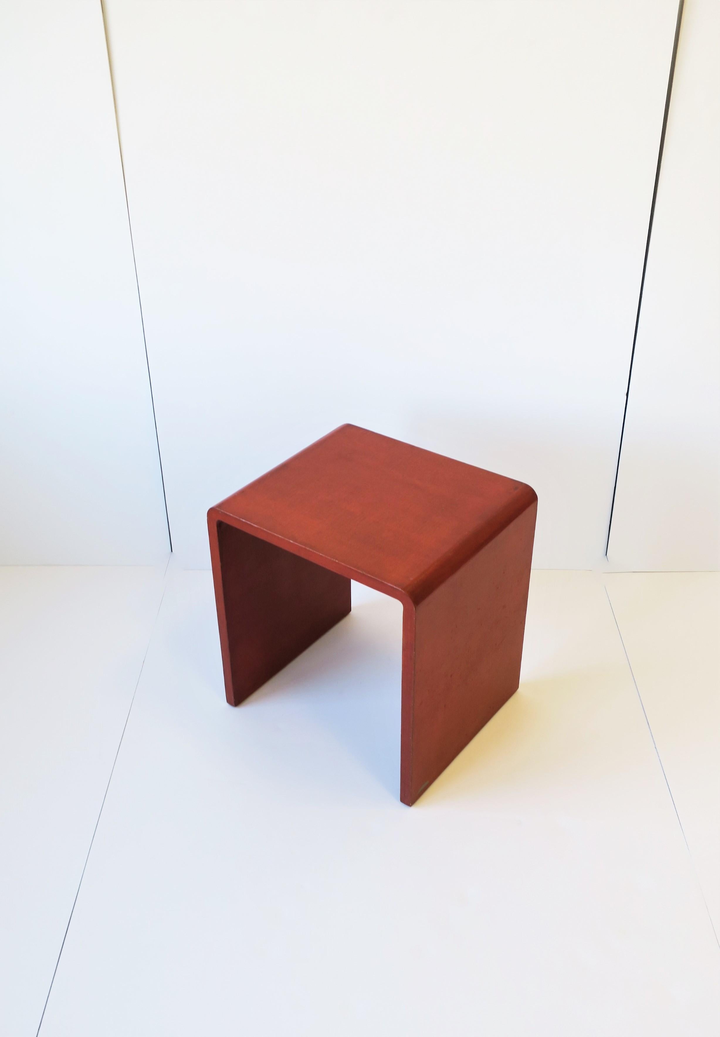 A great small '70s modern or Postmodern period 'waterfall' side or end table in the style of designer Karl Springer, circa 1970s. Table hue is a 'brick' red with a grass-cloth look. Table is a convenient size, measuring: 12