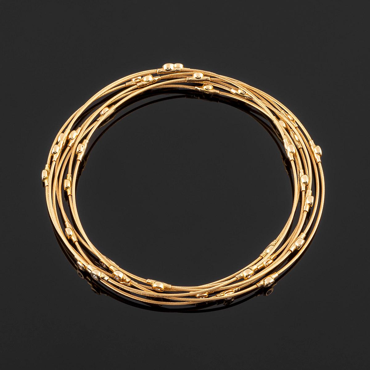 Modernes Wochenarmband aus Gold und Diamanten. Das Stück besteht aus sieben dünnen Armbändern, eines für jeden Tag der Woche.