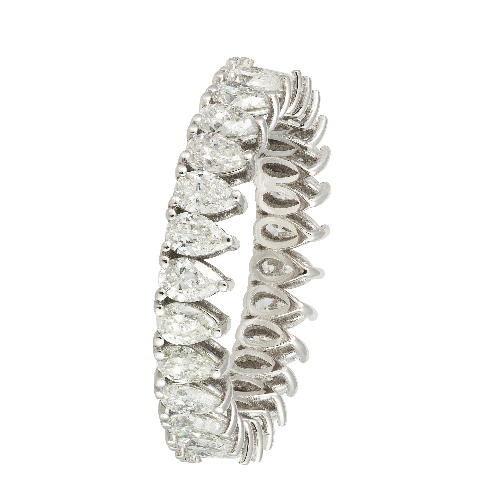 Im Angebot: Moderner Ring aus weißem 18 Karat Gold mit weißen Diamanten für sie () 3