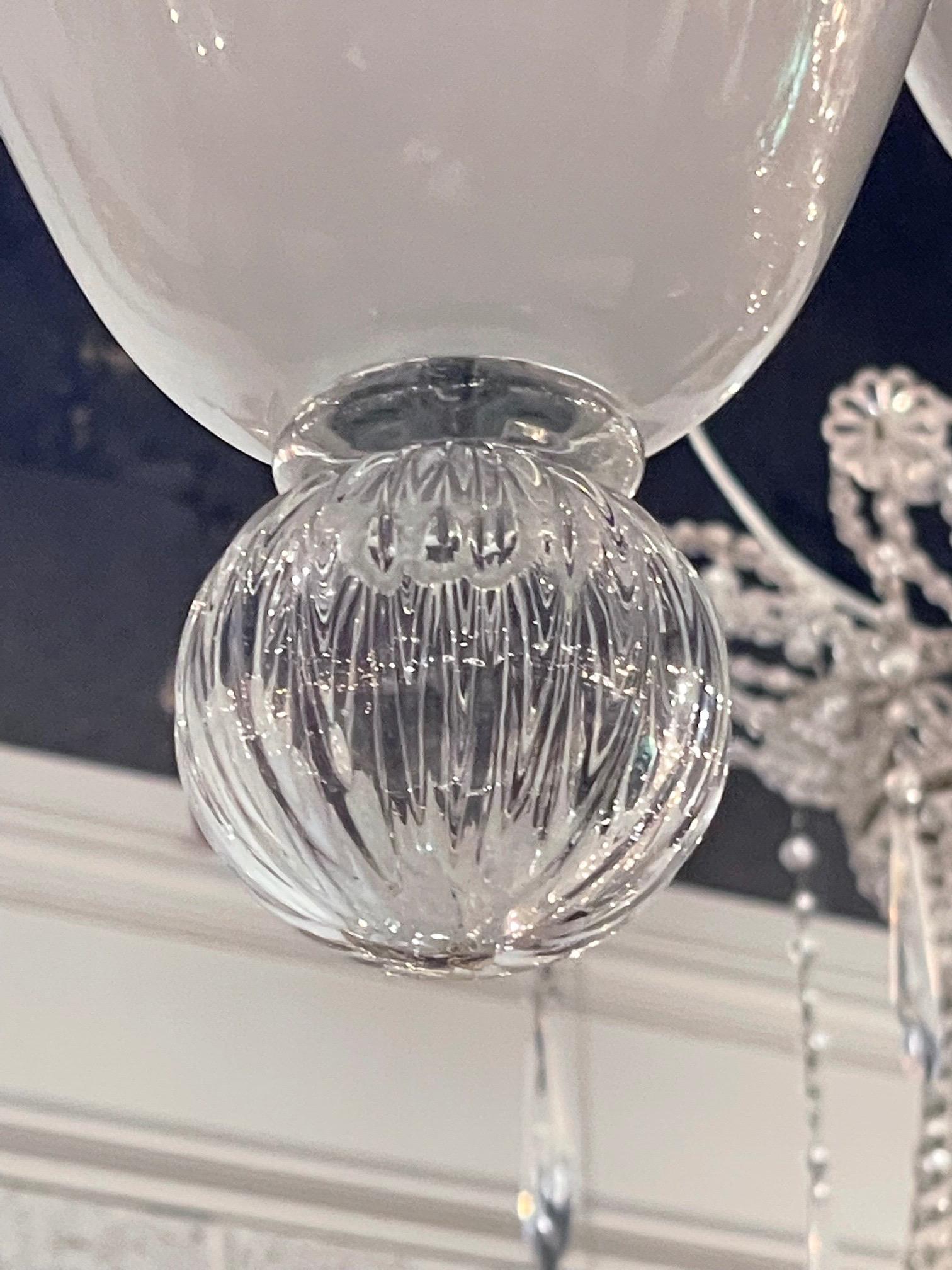 Modern White and Clear Murano Glass Chandelier For Sale 1
