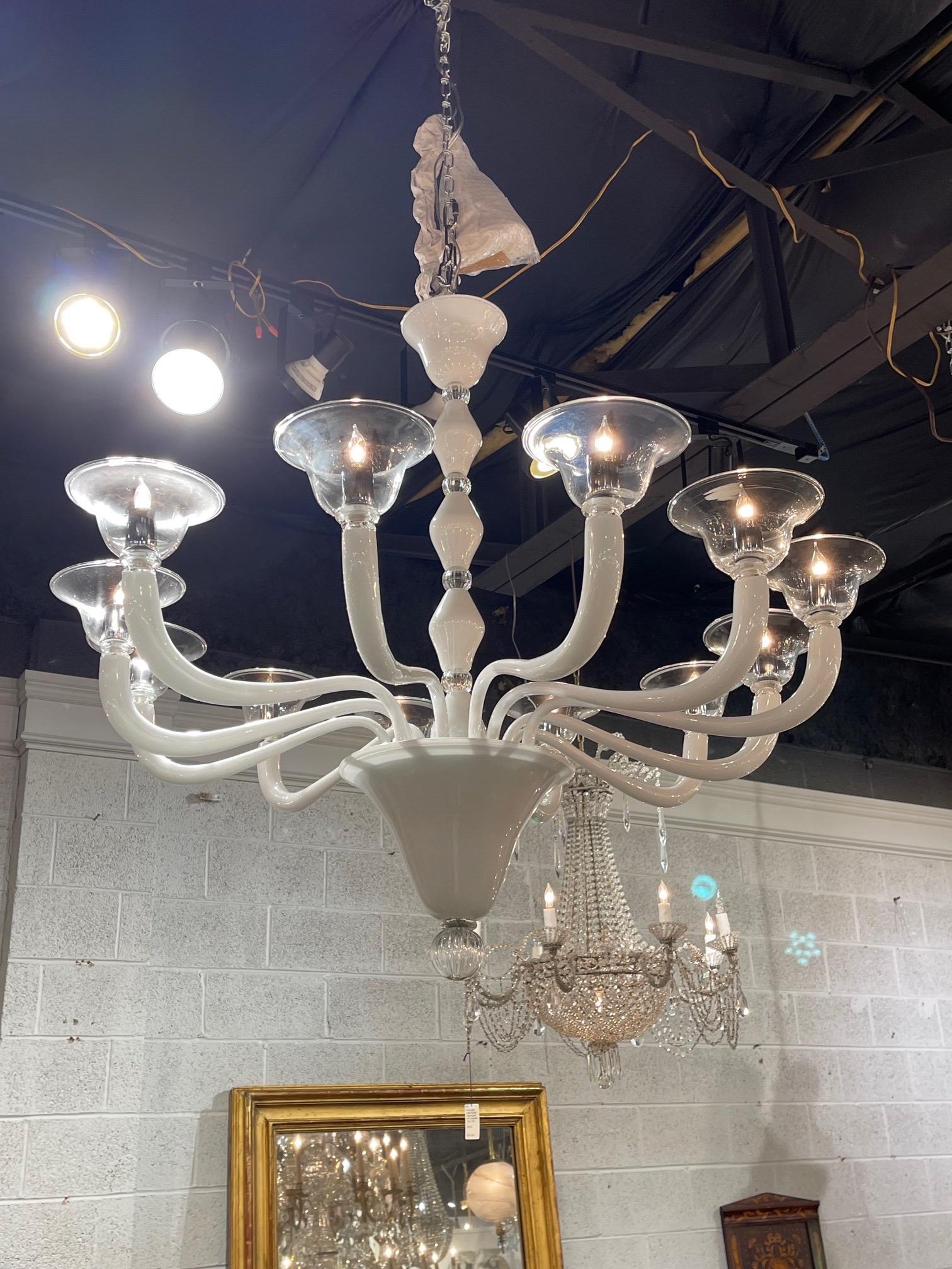 Modern White and Clear Murano Glass Chandelier For Sale 2