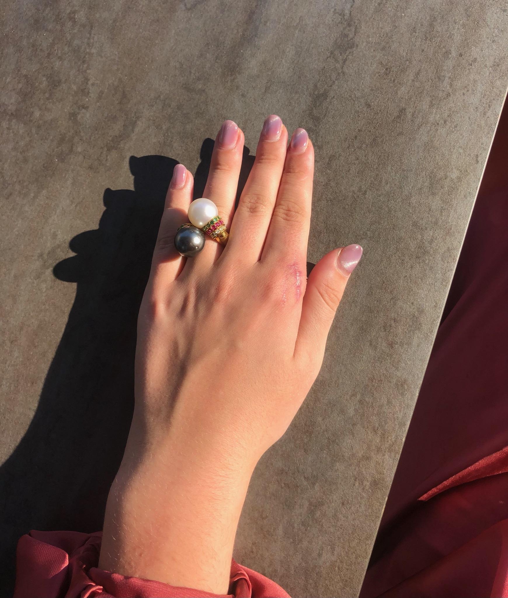 Modern White and Tahiti Pearl Diamond Garnet Emerald Designer 18 Karat Gold Ring For Sale 1