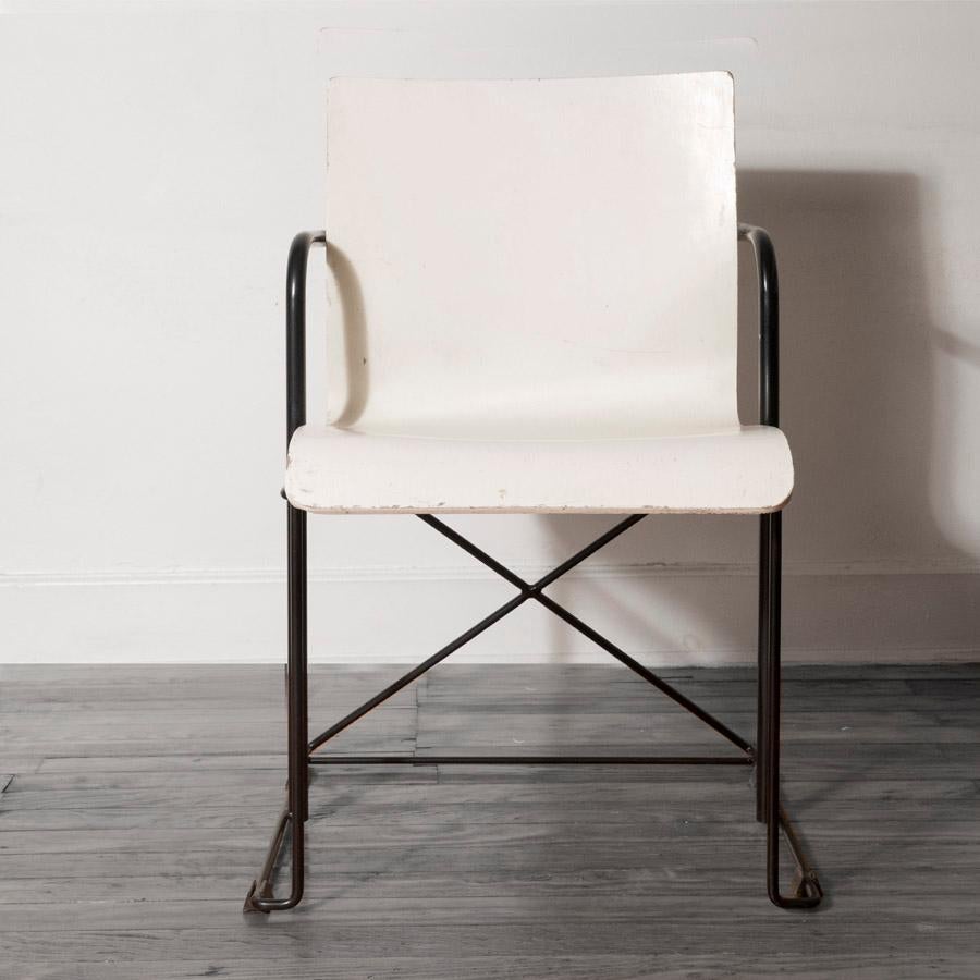 Modern White Bentwood and Black Metal Base Chair, France, circa 1980 In Good Condition In Brooklyn, NY