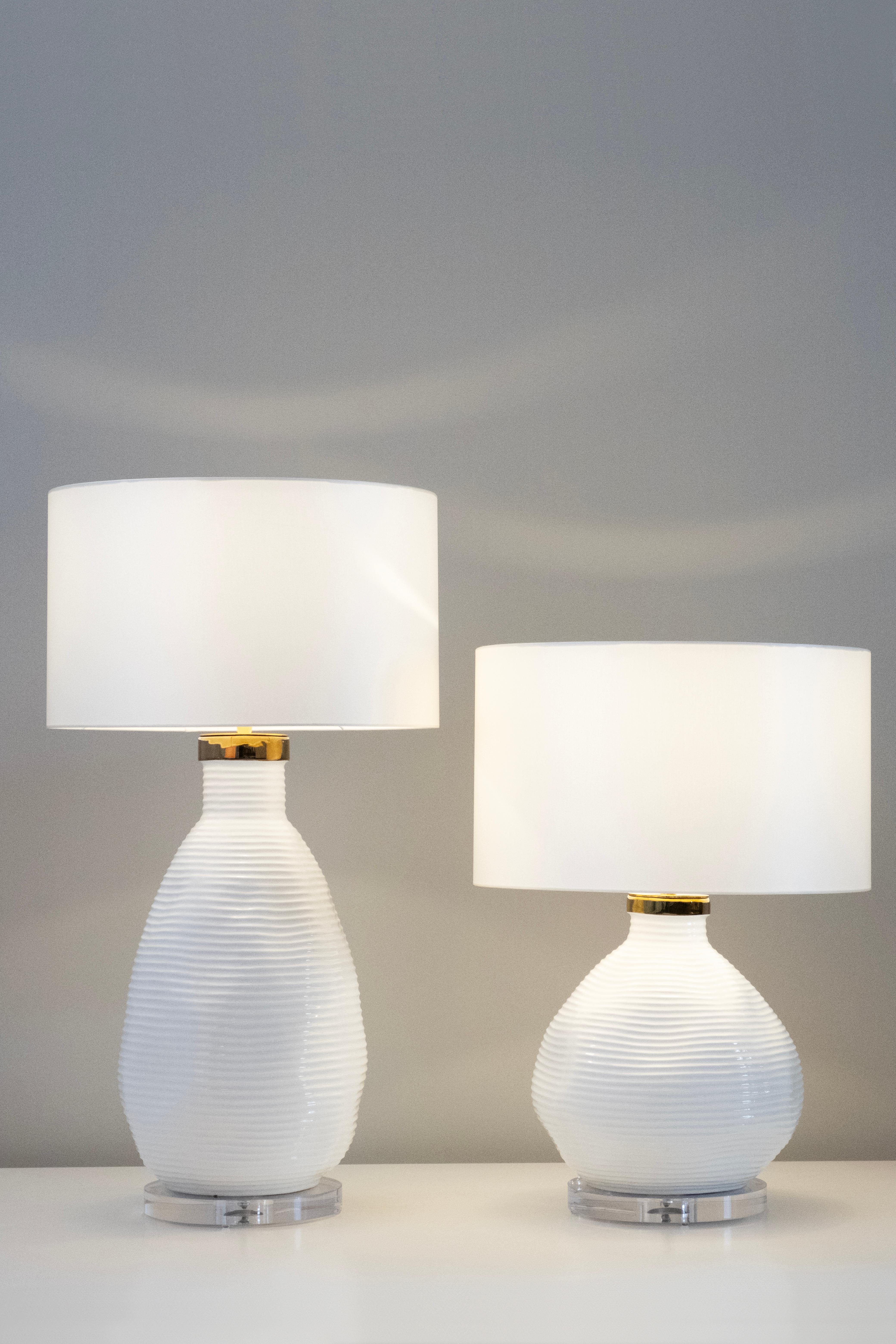 Lampe de table Candeias moderne en céramique blanche satinée faite à la main Portugal Greenapple en vente 3