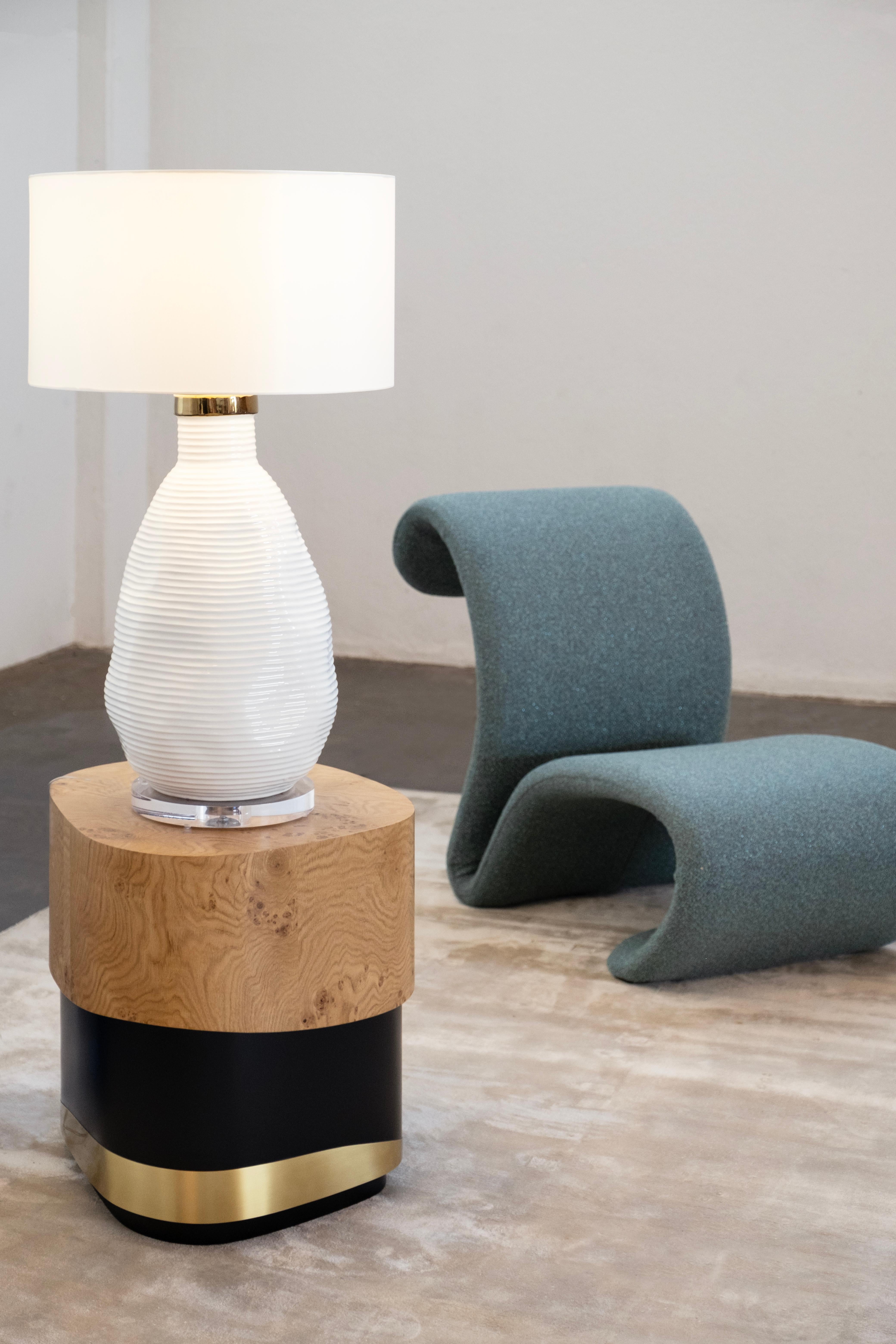 Portugais Lampe de table Candeias moderne en céramique blanche satinée faite à la main Portugal Greenapple en vente