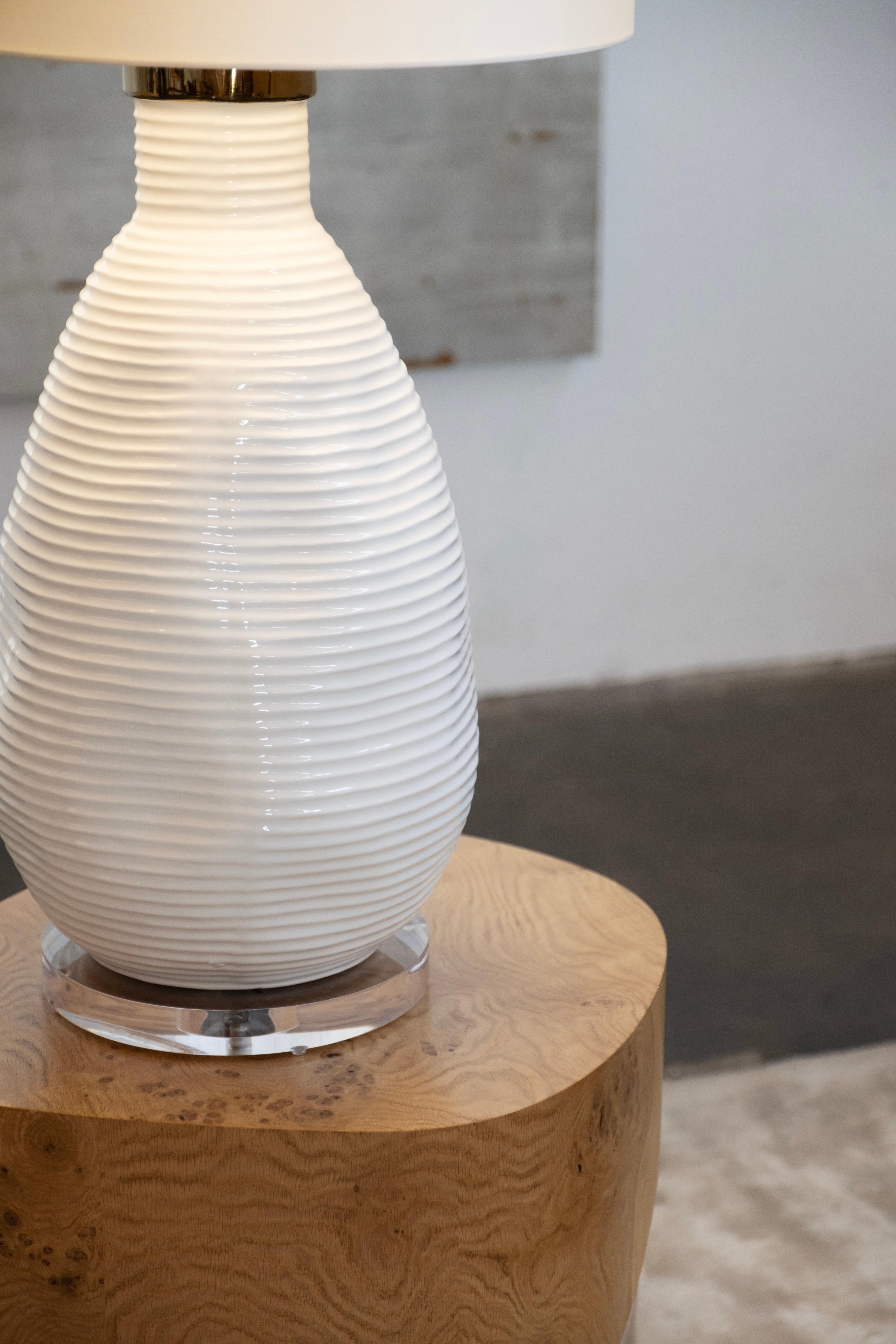 Lampe de table Candeias moderne en céramique blanche satinée faite à la main Portugal Greenapple Neuf - En vente à Lisboa, PT