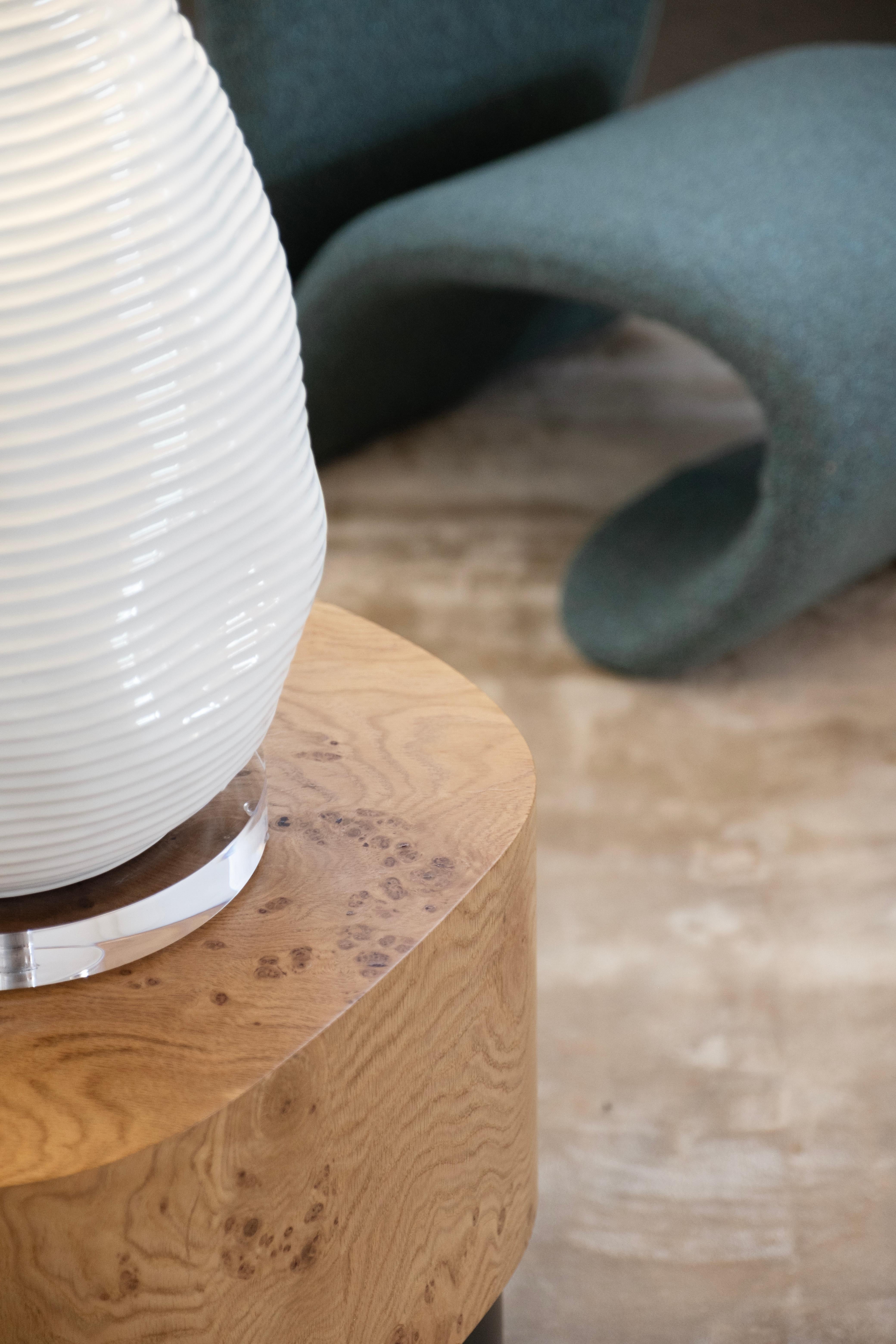Acier inoxydable Lampe de table Candeias moderne en céramique blanche satinée faite à la main Portugal Greenapple en vente