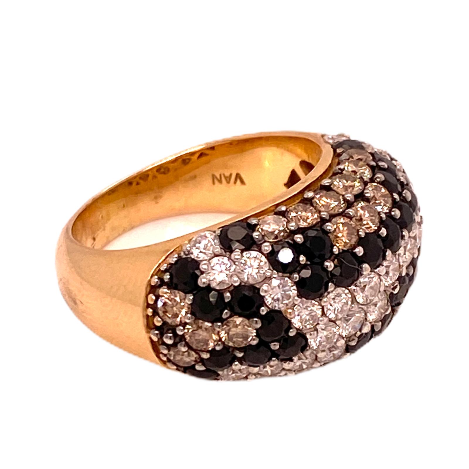 Moderner moderner weißer Champagner Schwarzer Diamant 18 Karat Gelbgold Designer-Ring (Rundschliff) im Angebot