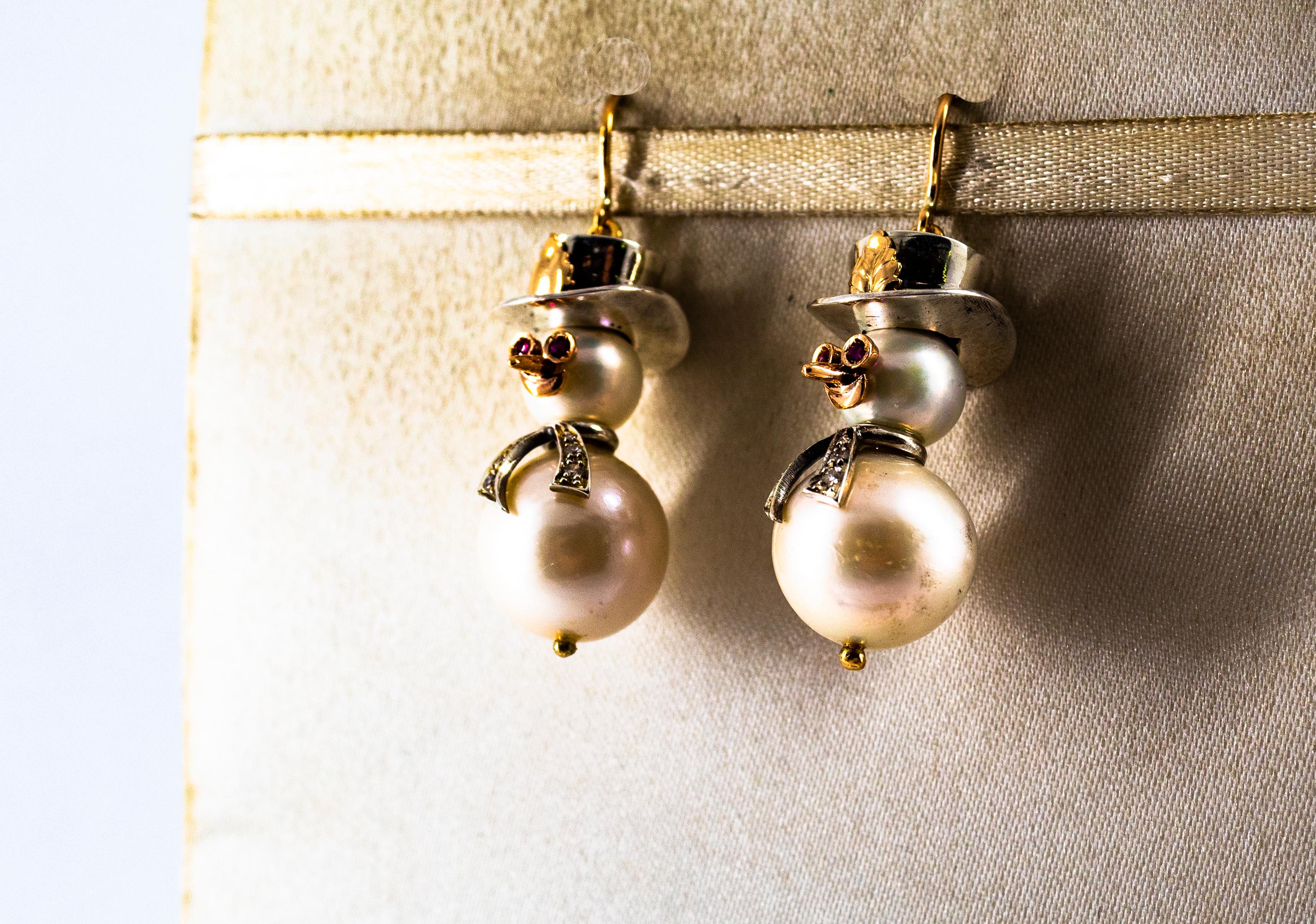 Orecchini moderni con diamante bianco, rubino, perla orientale e oro giallo 