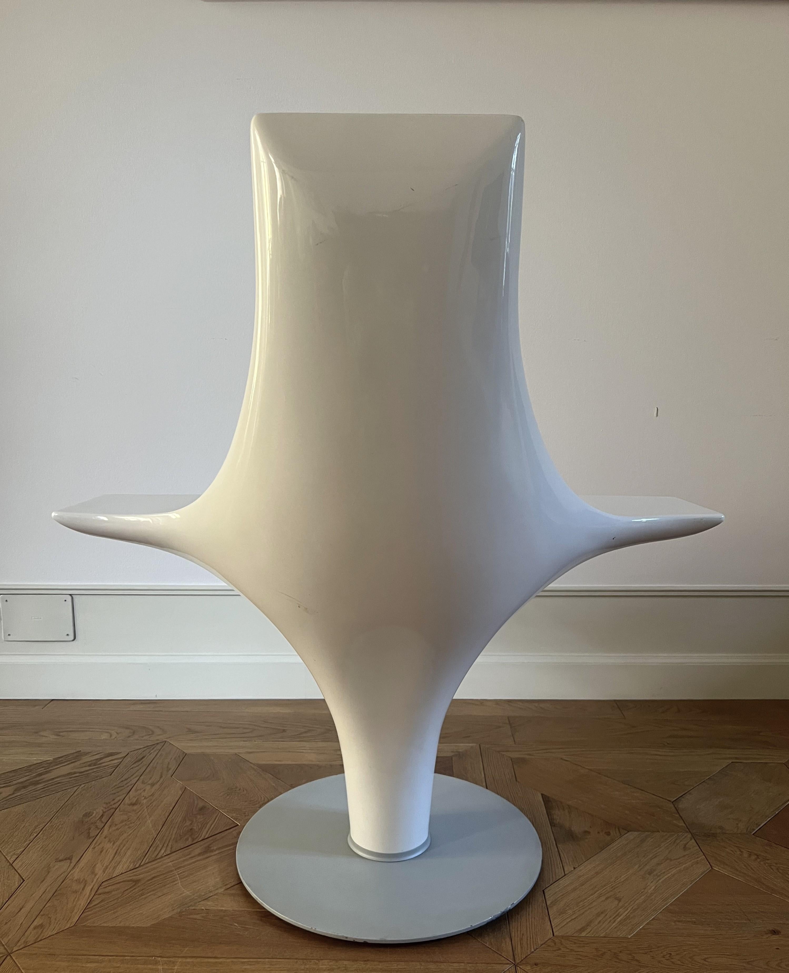 Mid-Century Modern Fauteuil moderne en fibre de verre blanc Design/One Italie années 90 ca en vente