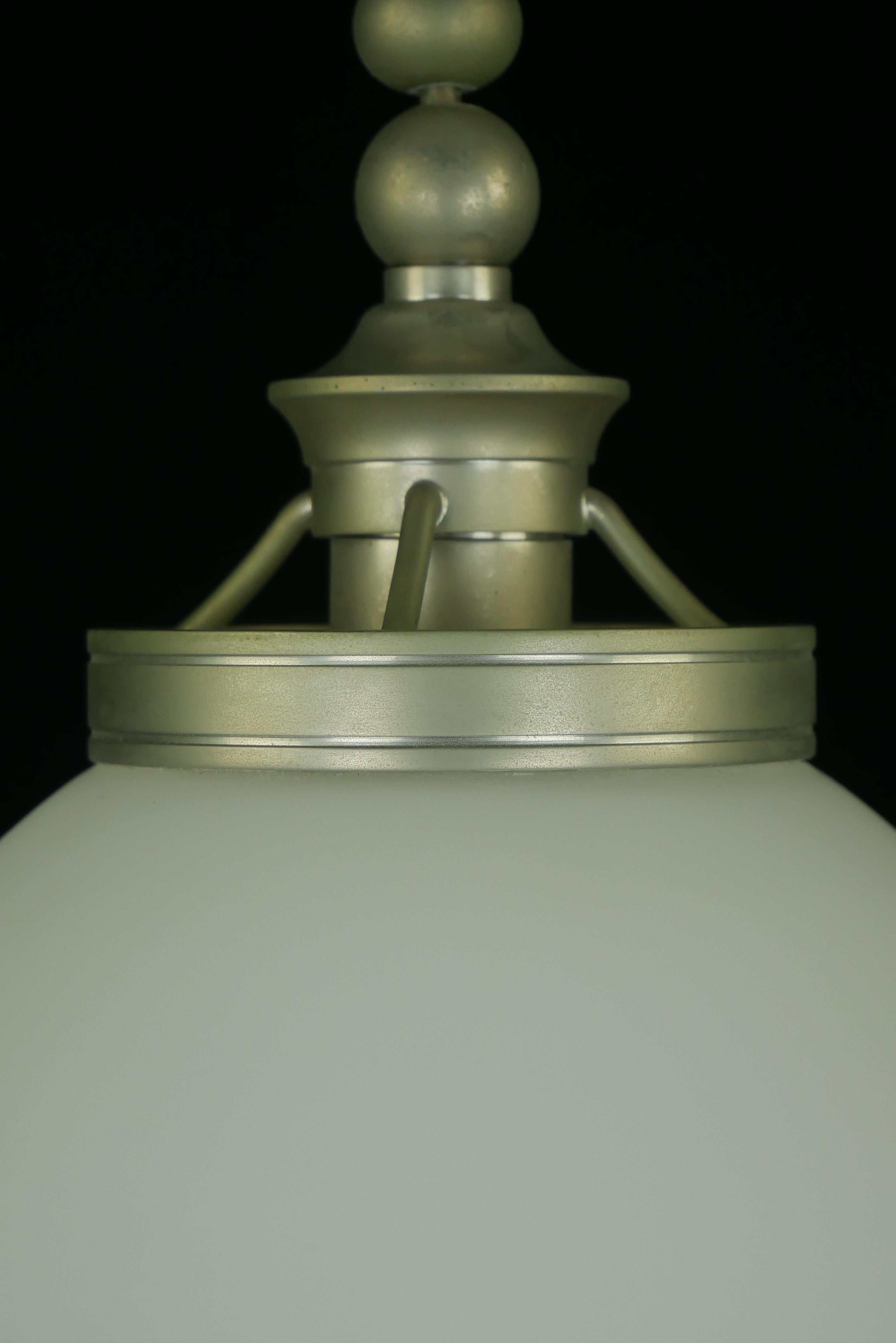 XX secolo Lampada a semi-incasso moderna in vetro bianco e acciaio in vendita
