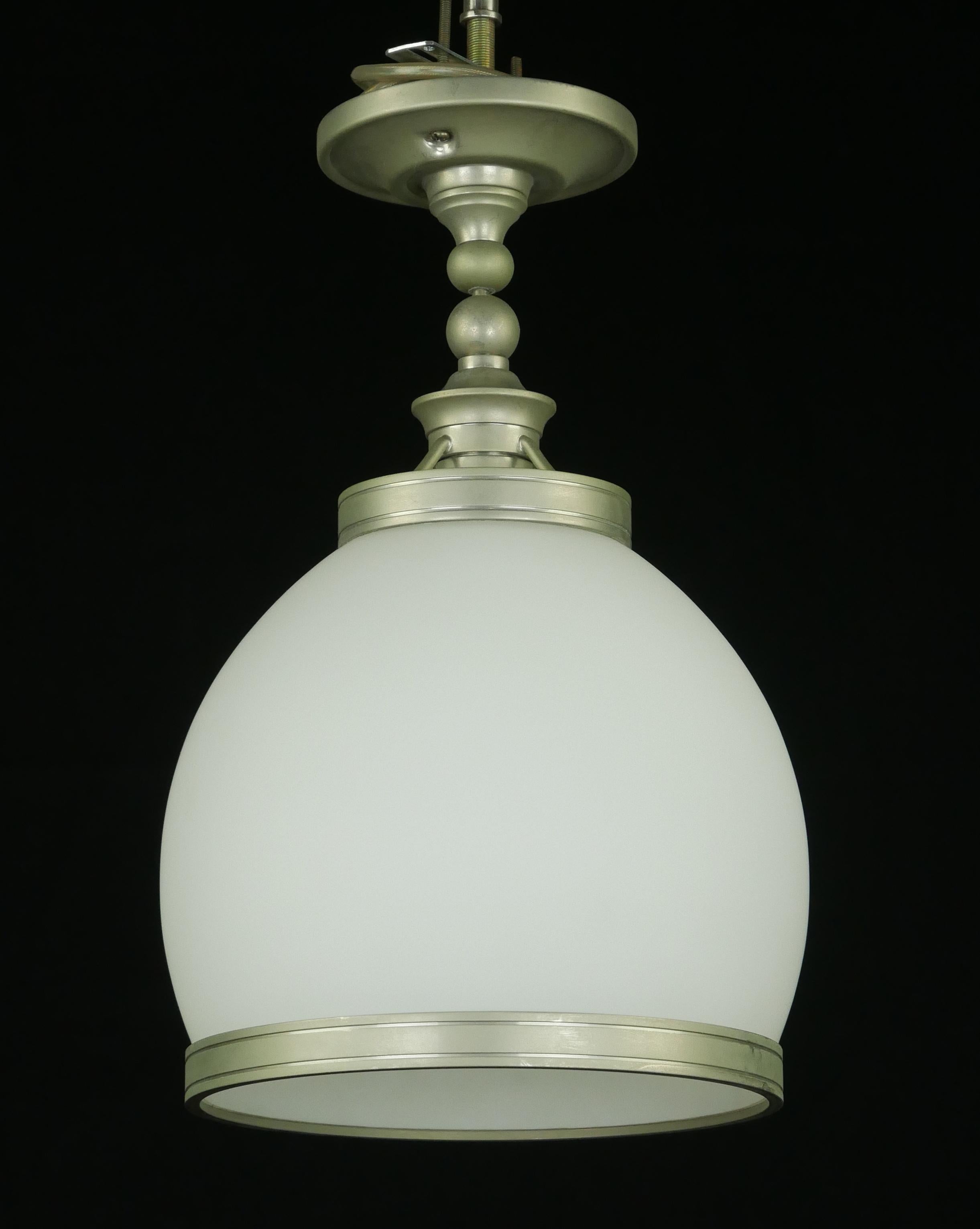 Lampada a semi-incasso moderna in vetro bianco e acciaio in vendita 1