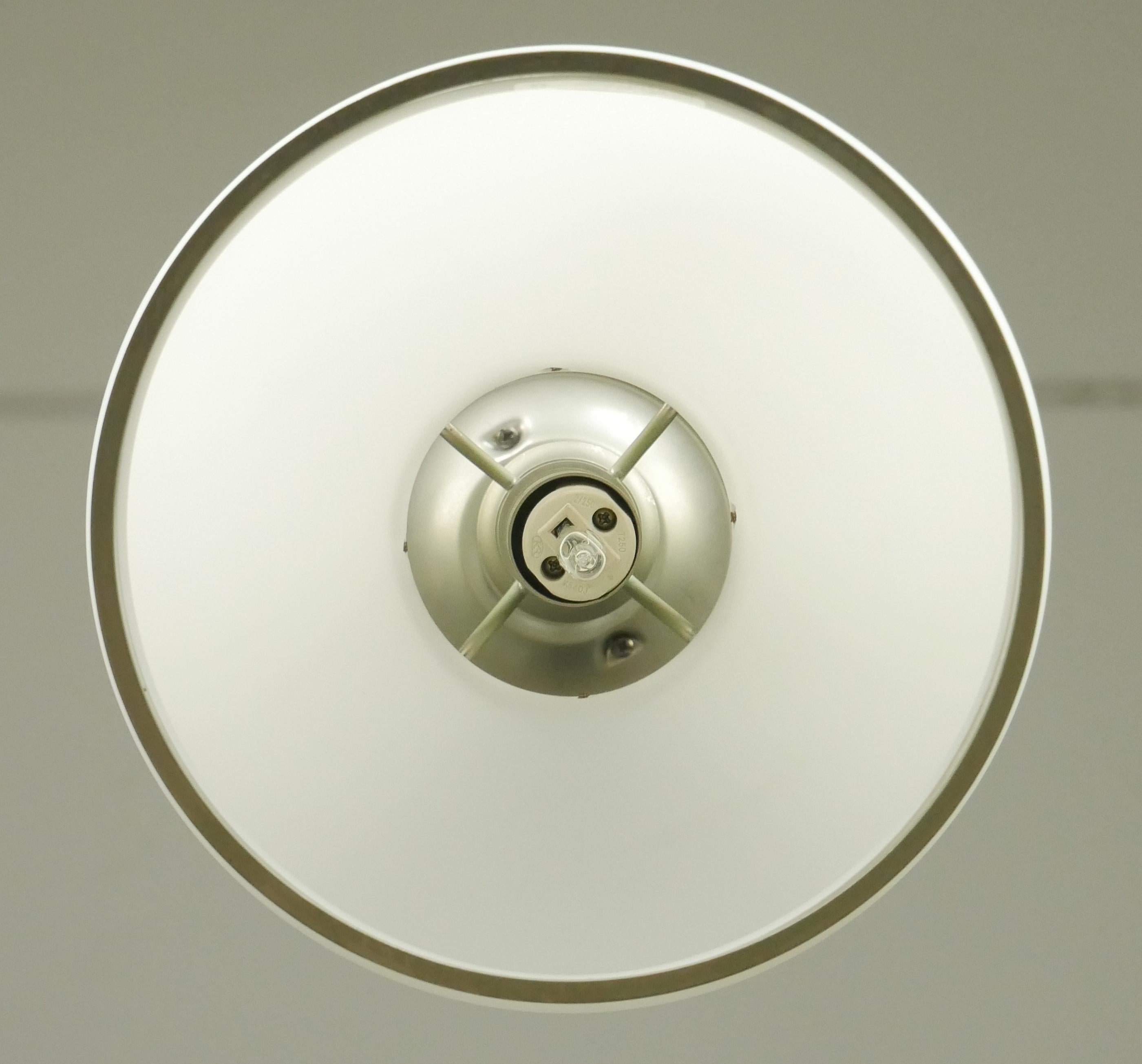 Lampada a semi-incasso moderna in vetro bianco e acciaio in vendita 2