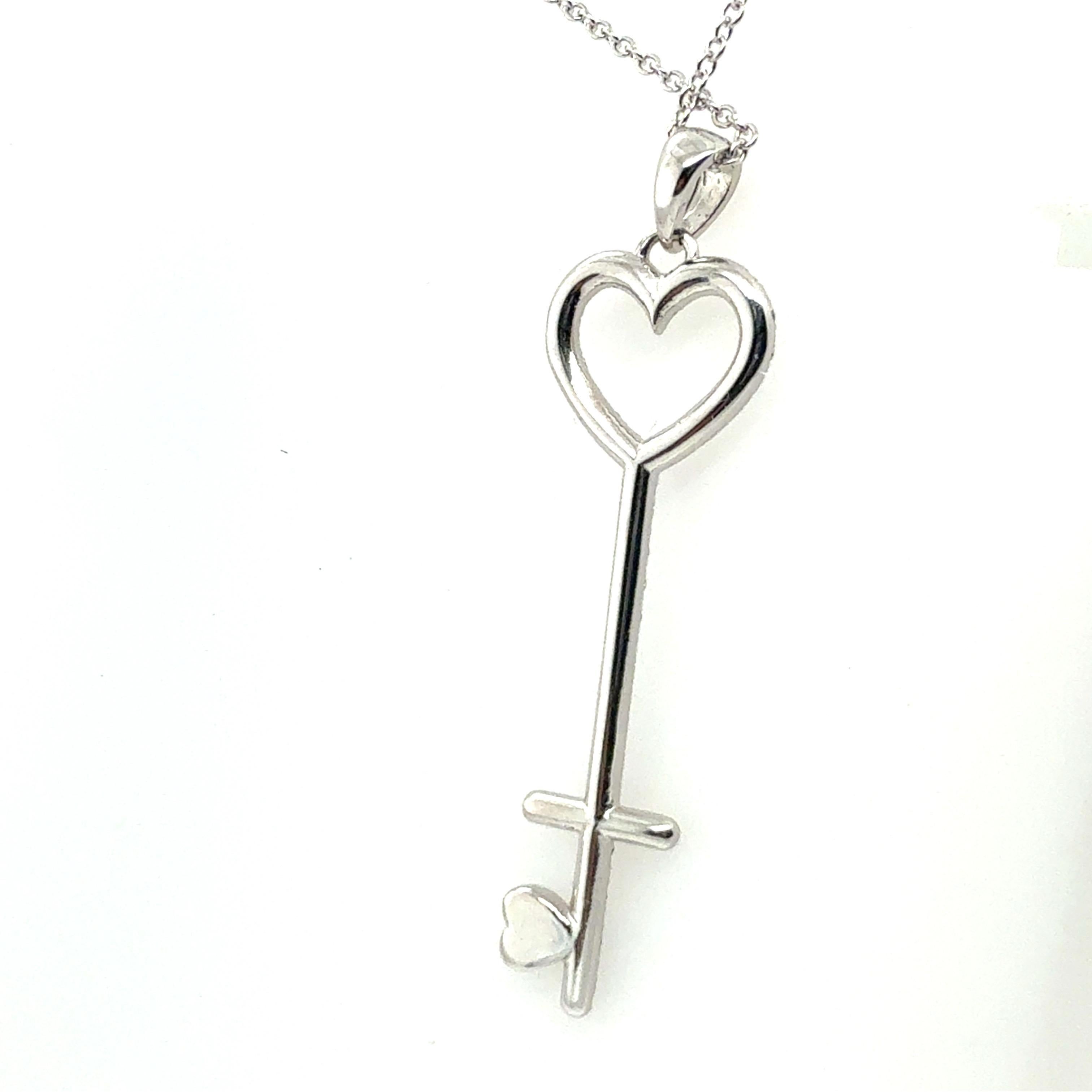 Taille ronde Pendentif moderne en or blanc 0,75 CARAT diamant naturel rond et brillant en forme de clé en vente