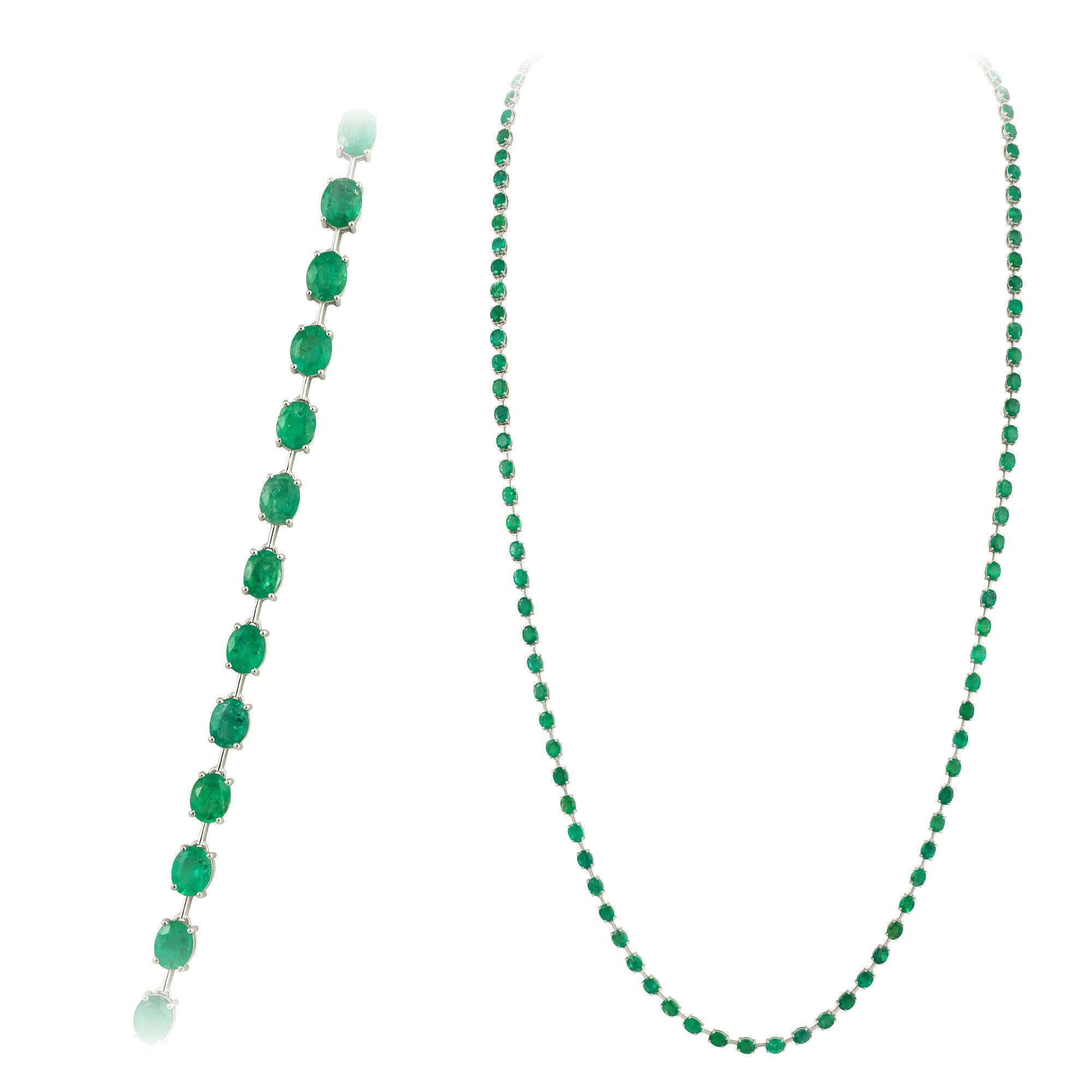 Modern White Gold 18K Necklace Emerald Diamond for Her In New Condition For Sale In Montreux, CH