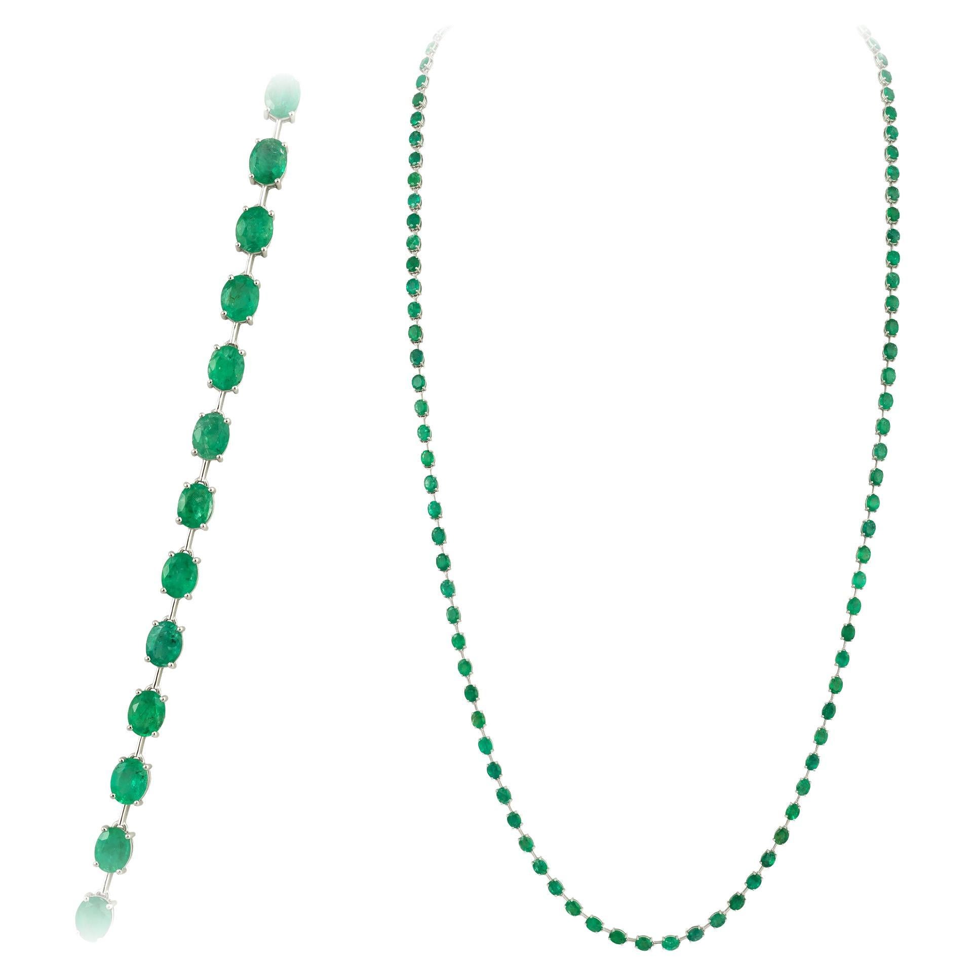 Modern White Gold 18K Necklace Emerald Diamond for Her For Sale