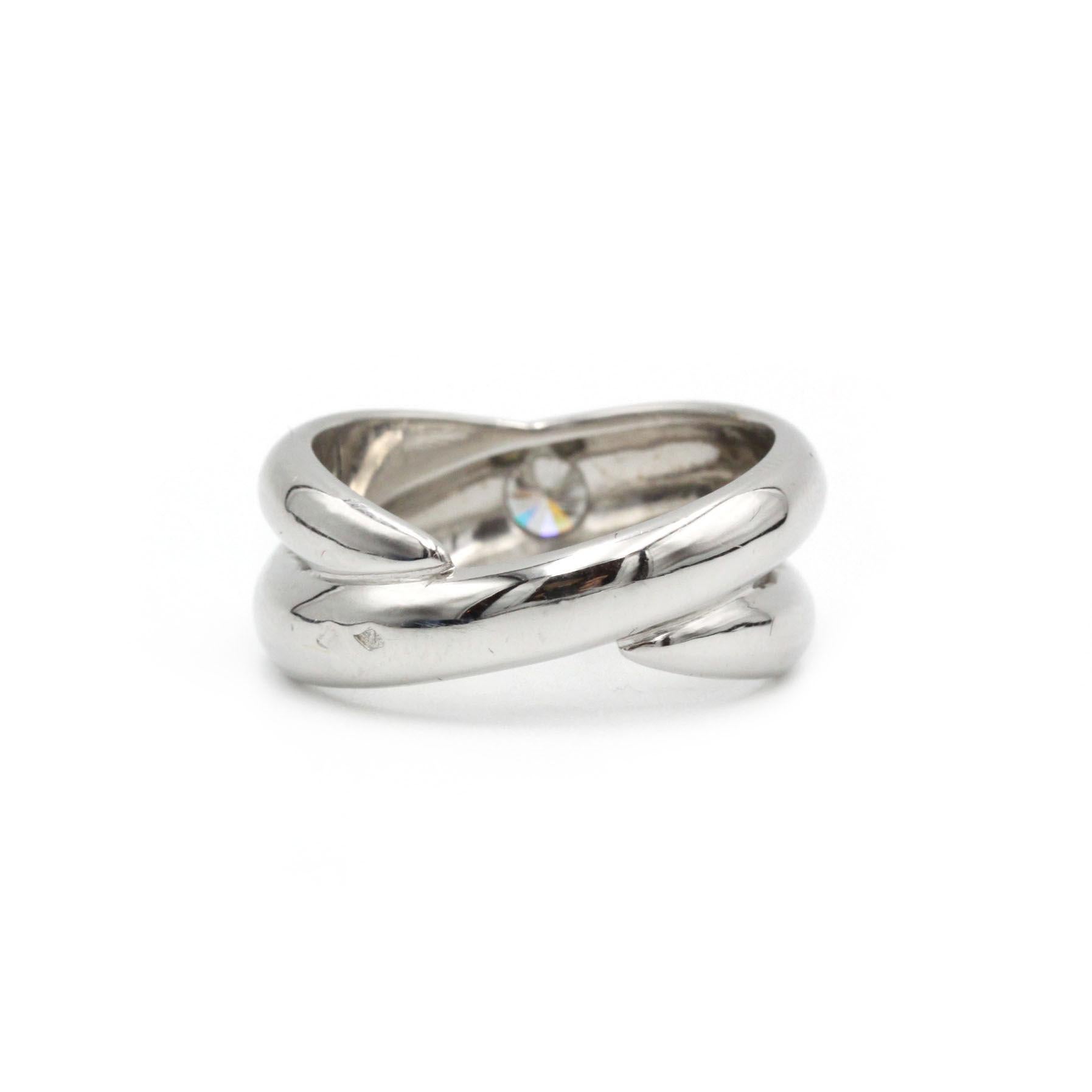 The Moderns bague croisée en or blanc avec diamant taillé en brillant Bon état - En vente à MONTMORENCY, FR