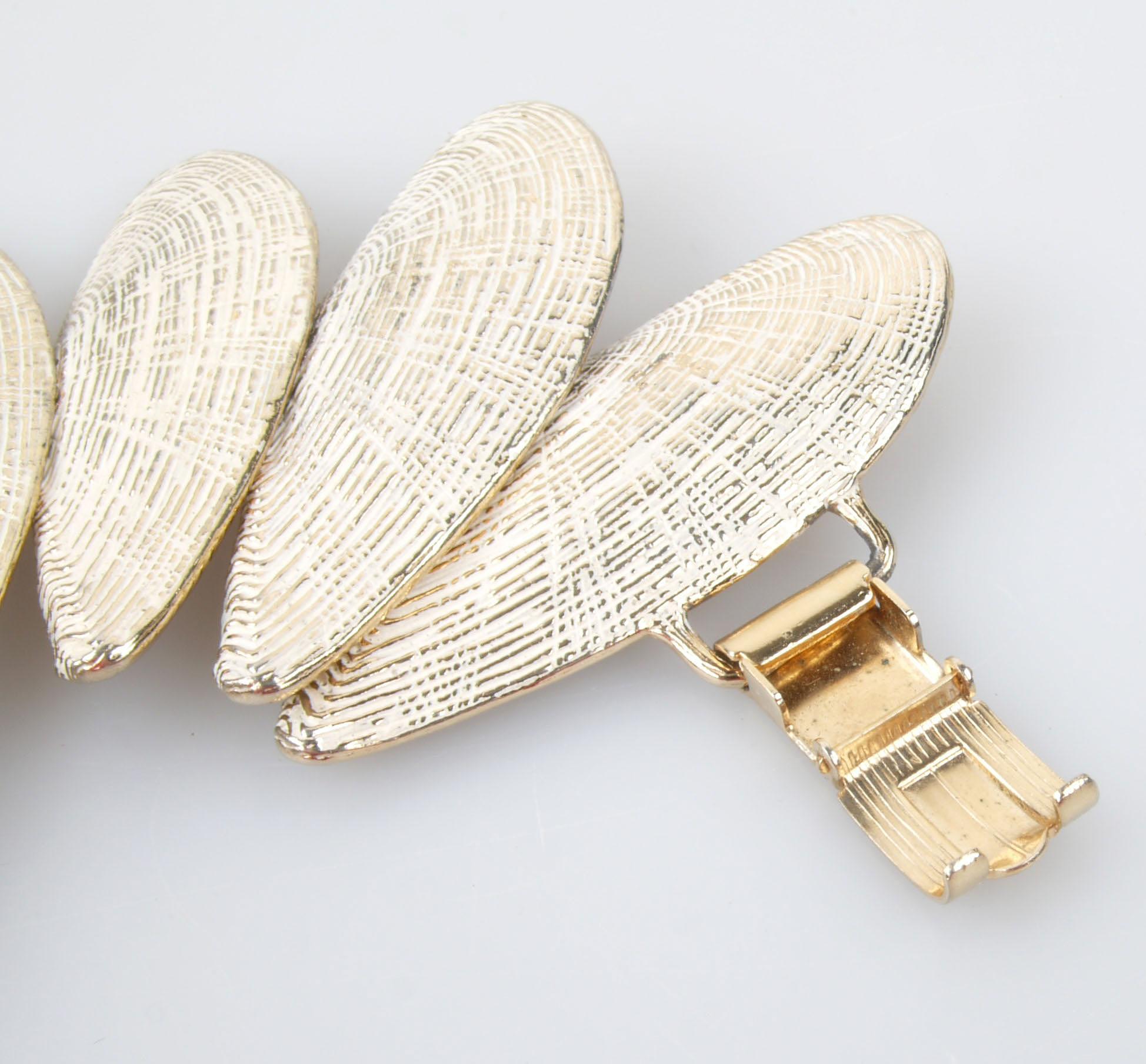 20th Century Modern White and Gold Seashell Bracelet For Sale