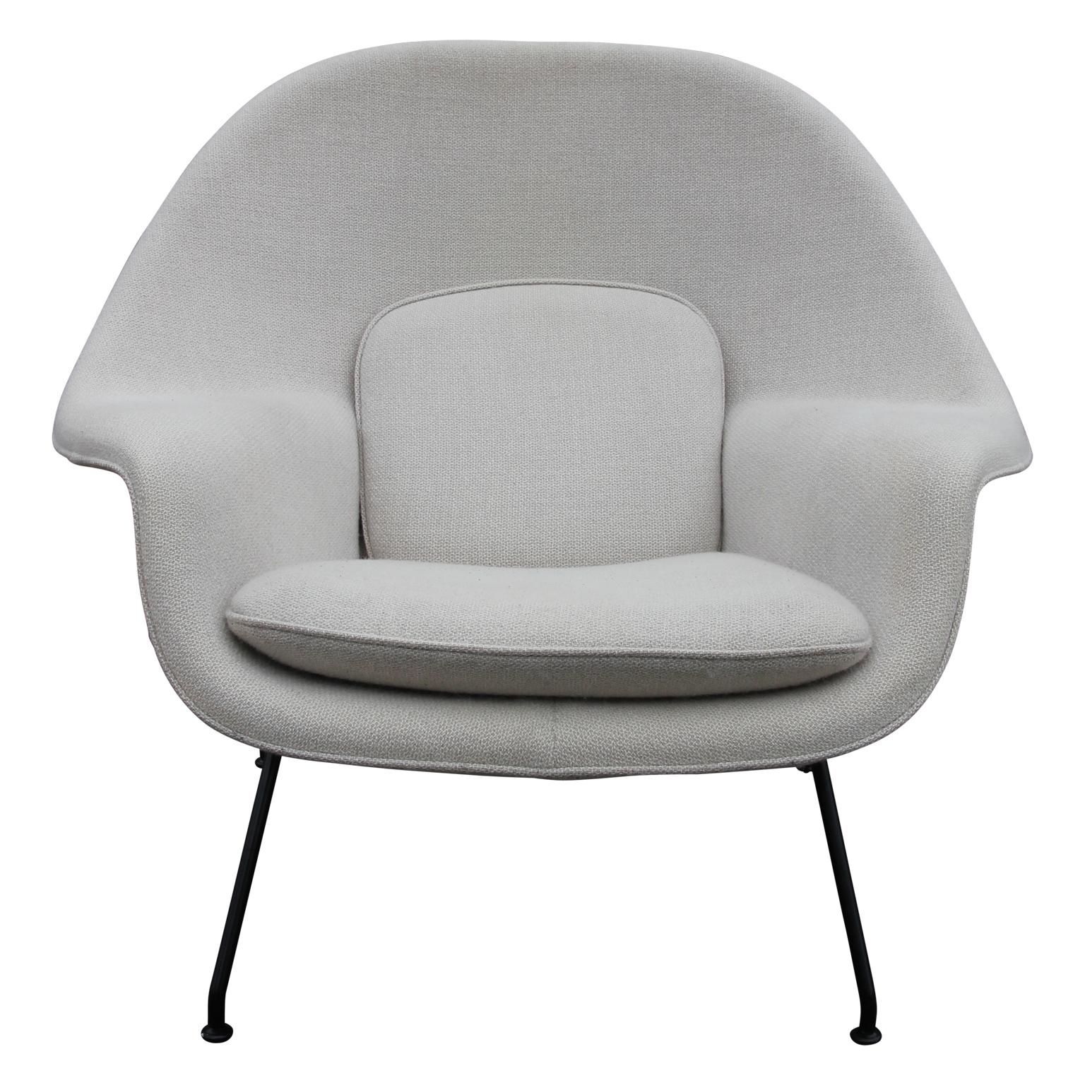 Mid-Century Modern Modern White Knoll Womb Chair and Ottoman by Eero Saarinen
