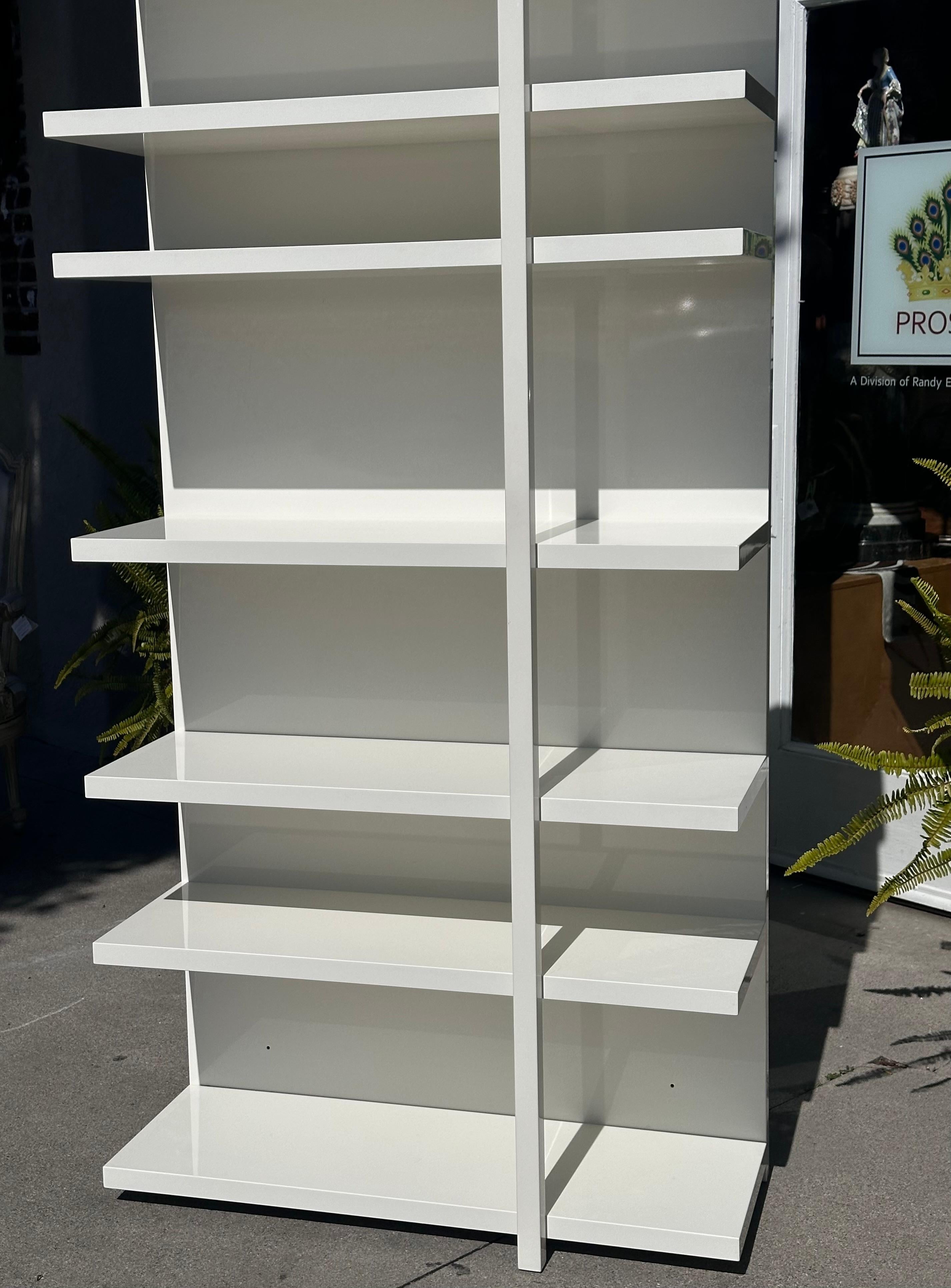 Late 20th Century Modern White Lacquer Bookcase by Piero Lissoni for Cassina Italy For Sale